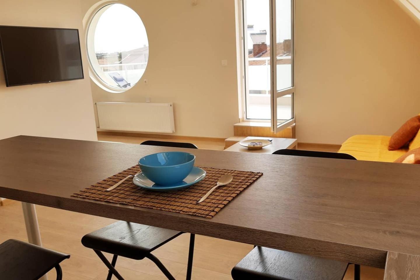 Apartment with Terrace - Photo 15