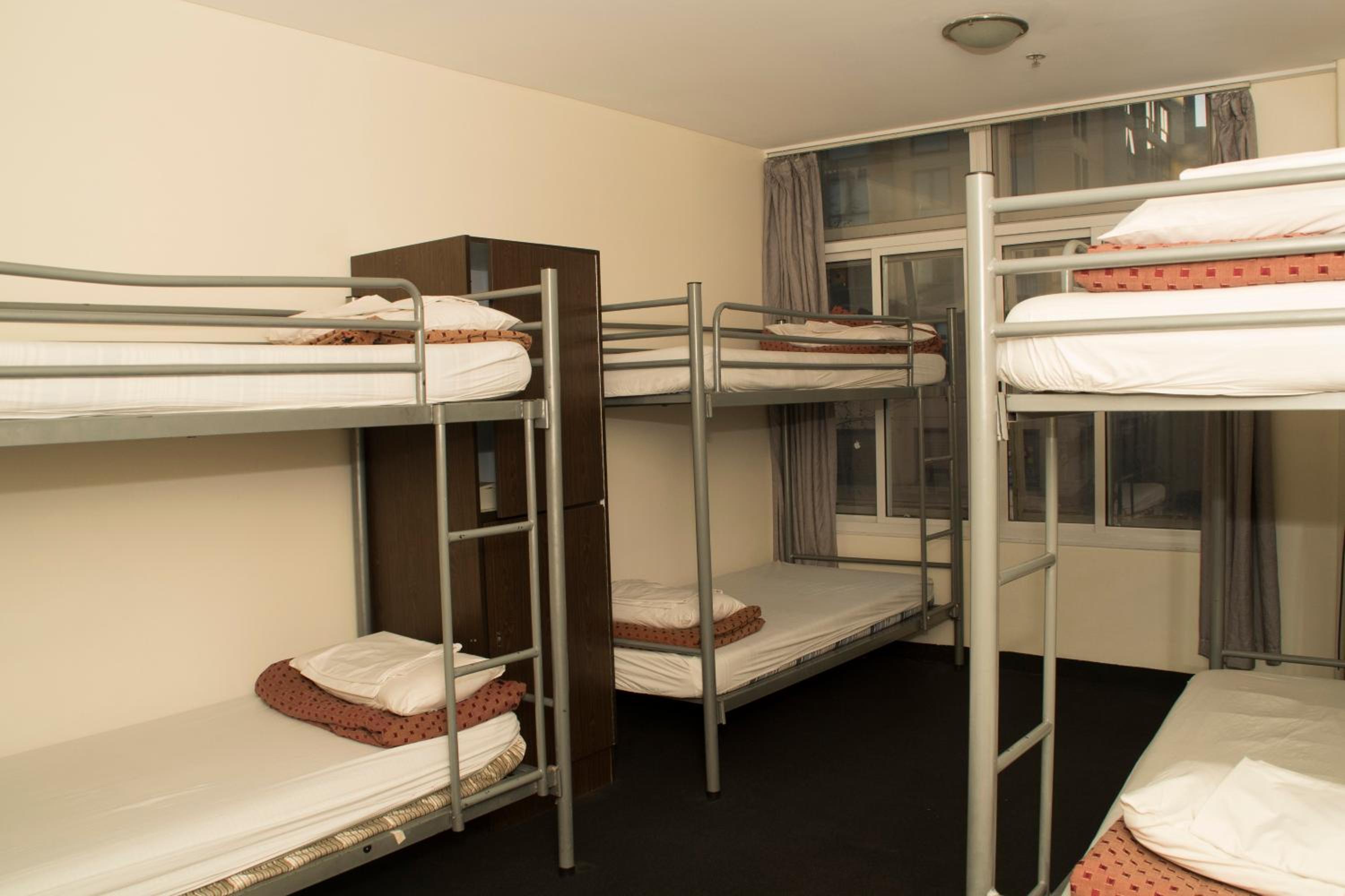 Bed in 6-Bed Mixed Dormitory Room photo 1