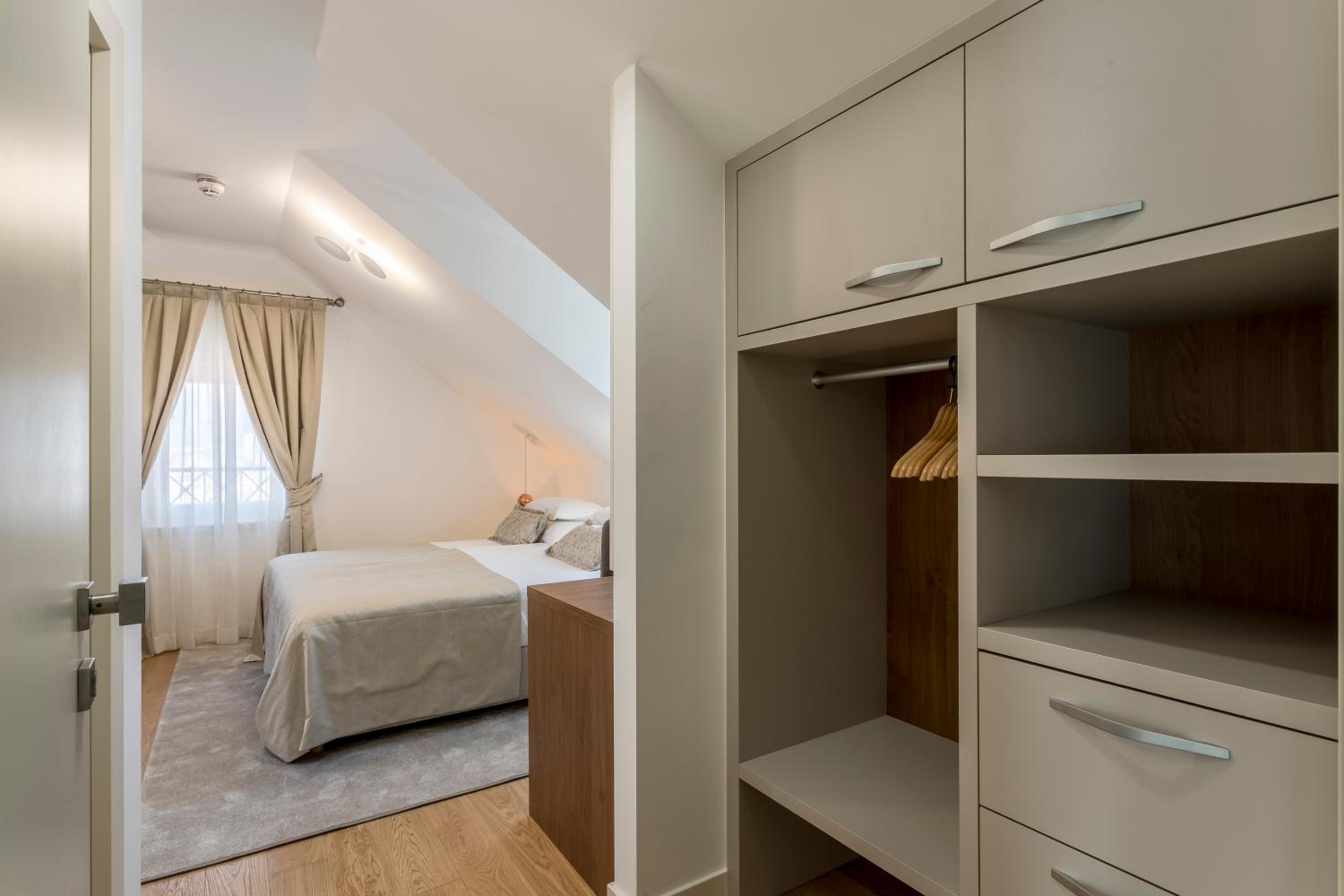 Cosy Loft Double or Twin Room With City View photo 1
