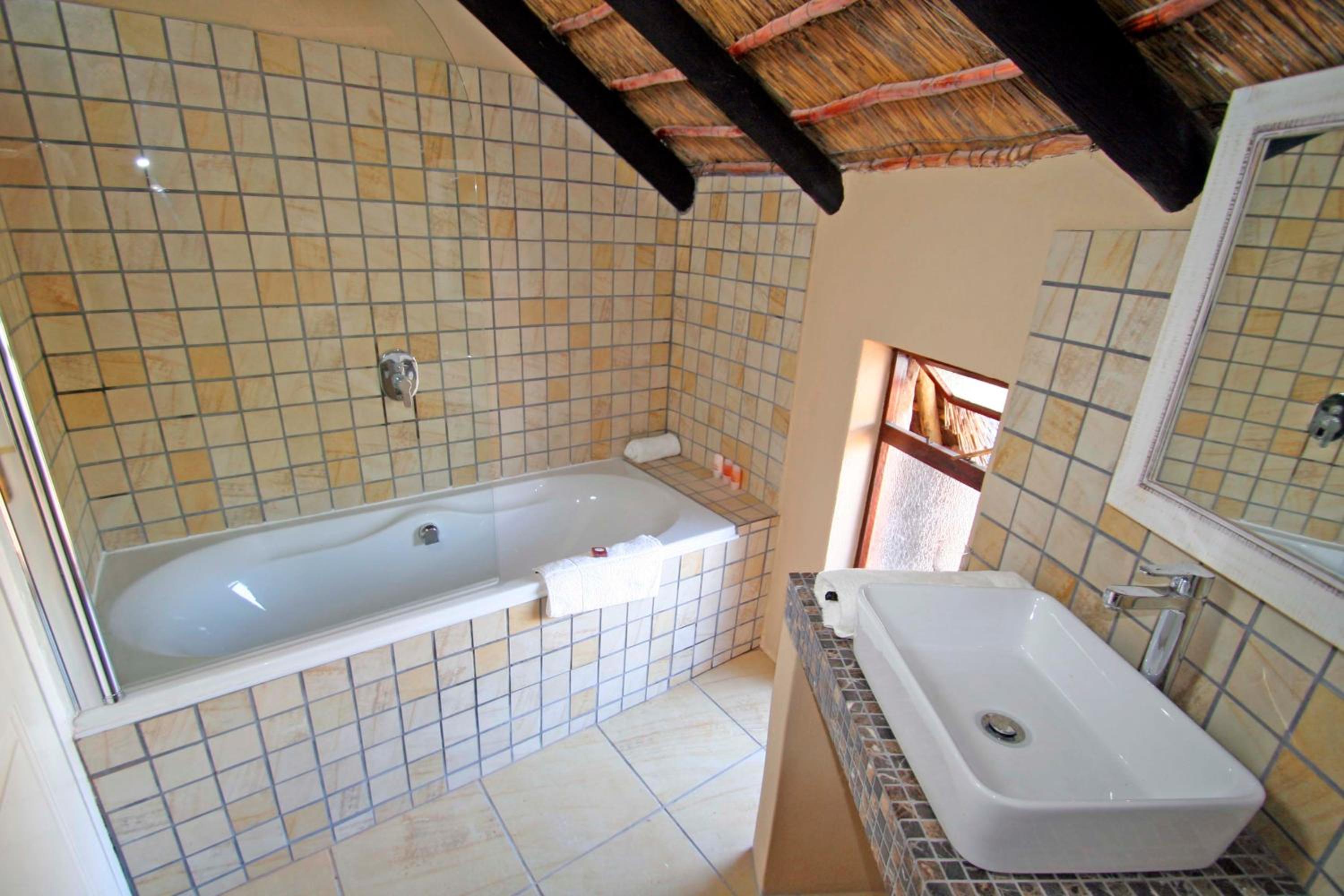 Hut Suite - Photo 10