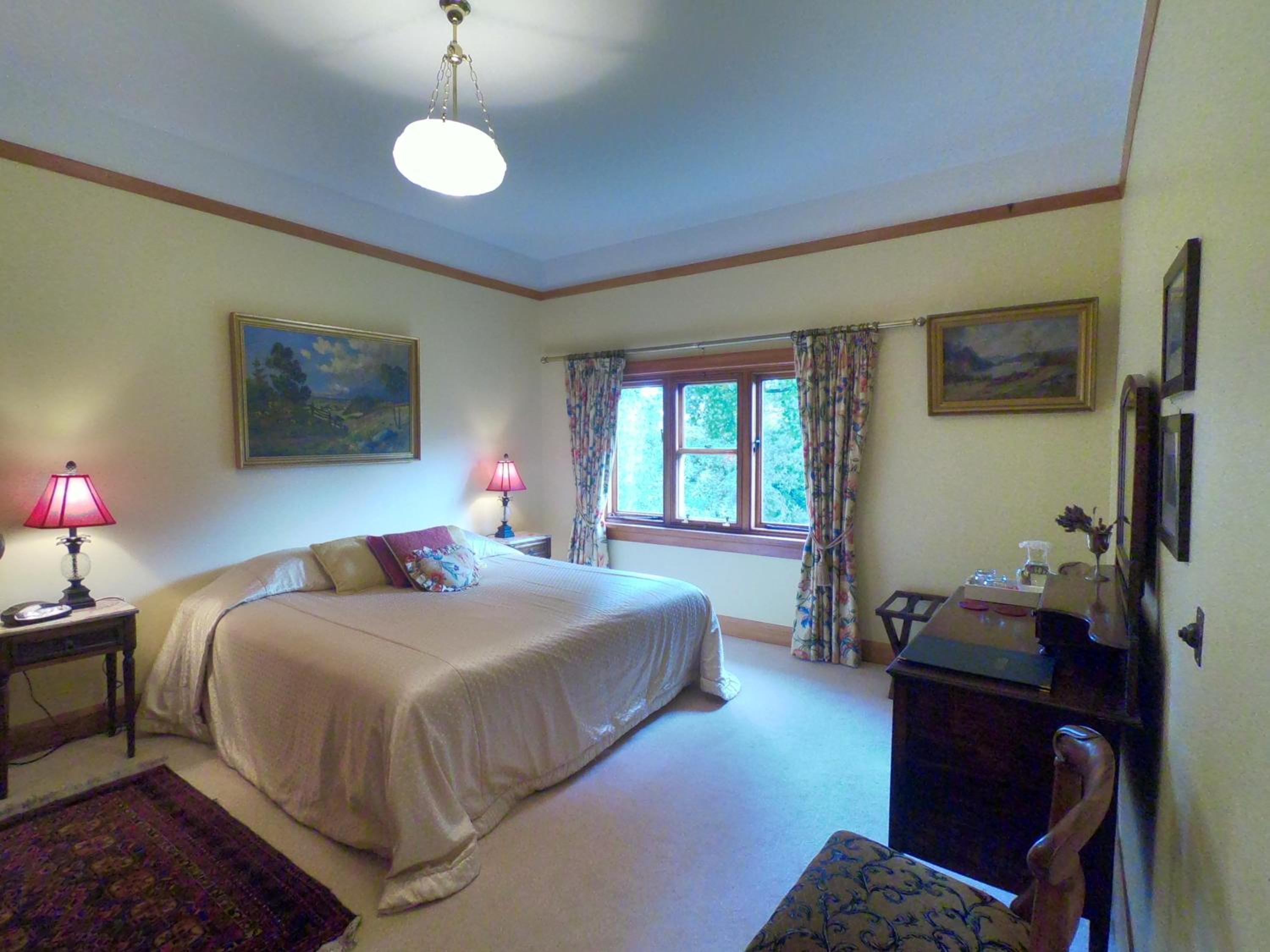 Deluxe King Room photo 3