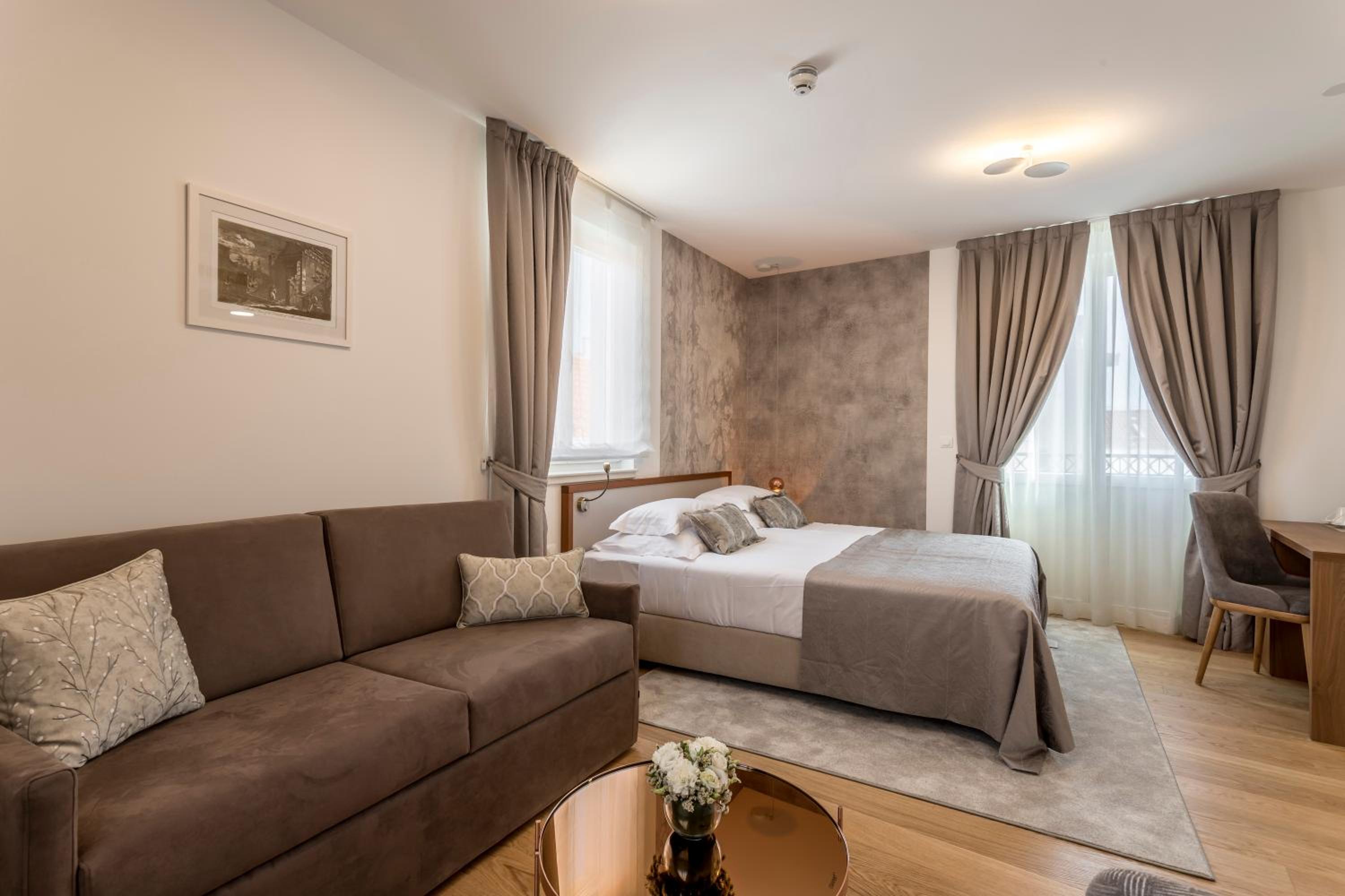 Deluxe Double or Twin Room with Balcony - Photo 1