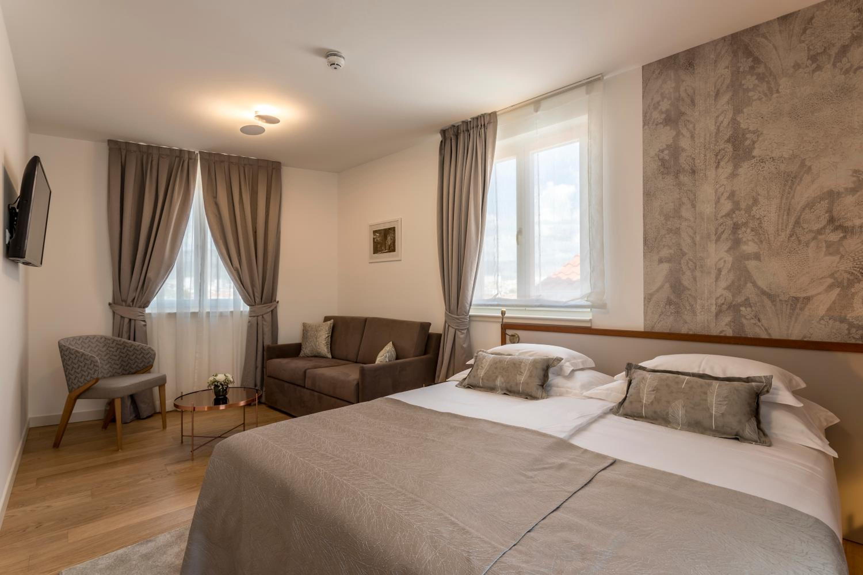 Deluxe Double or Twin Room with Balcony - Photo 12