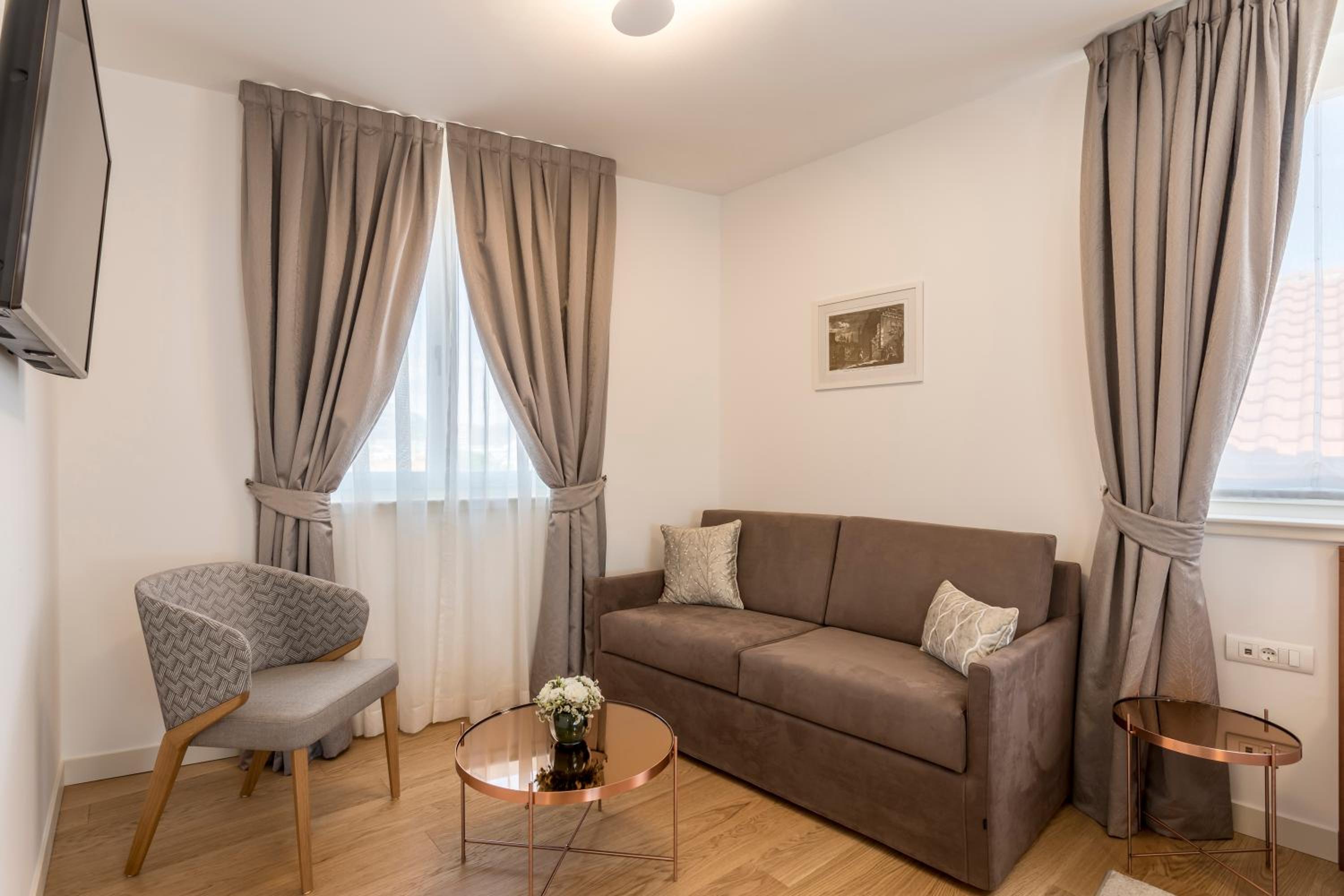 Deluxe Double or Twin Room with Balcony - Photo 13