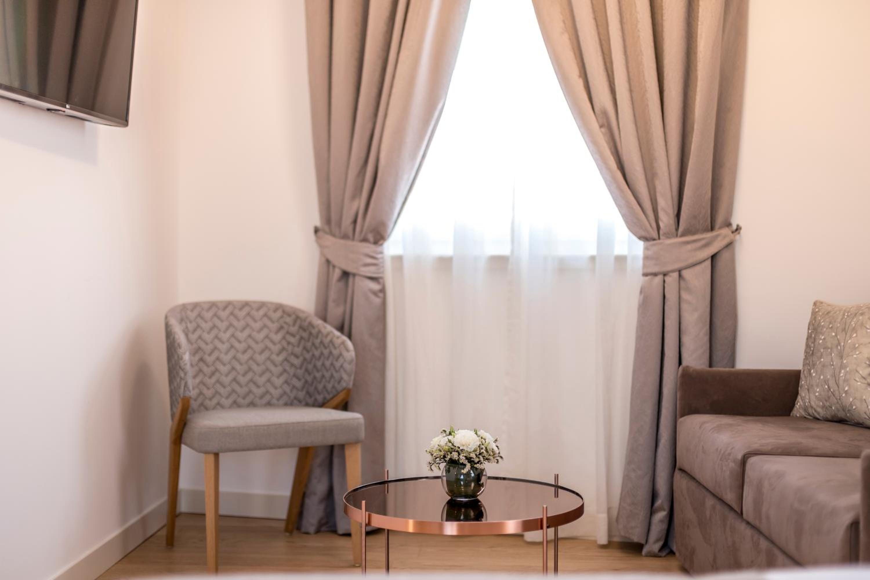 Double or Twin Room - Photo 8