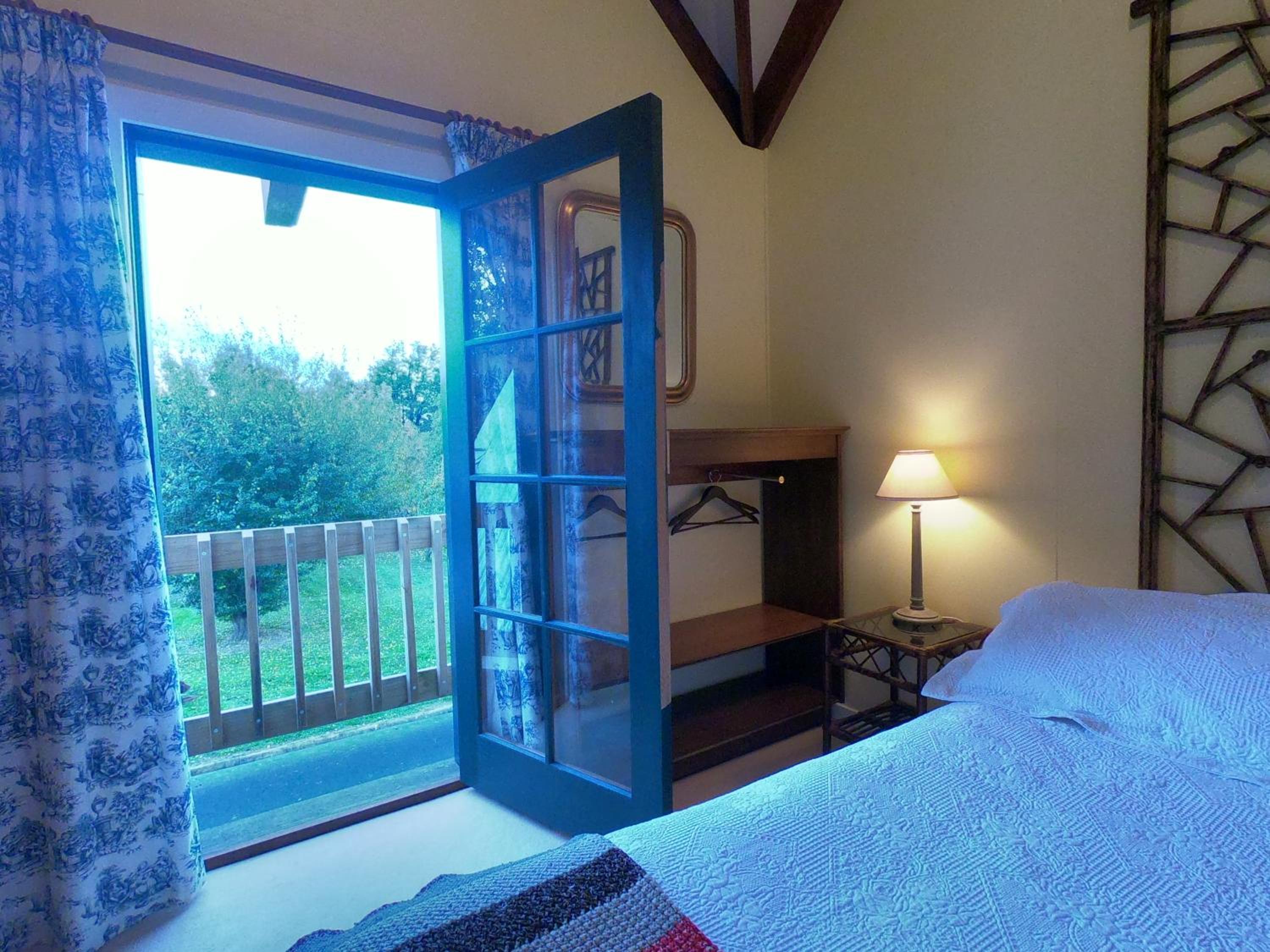 Three-Bedroom House - Photo 6