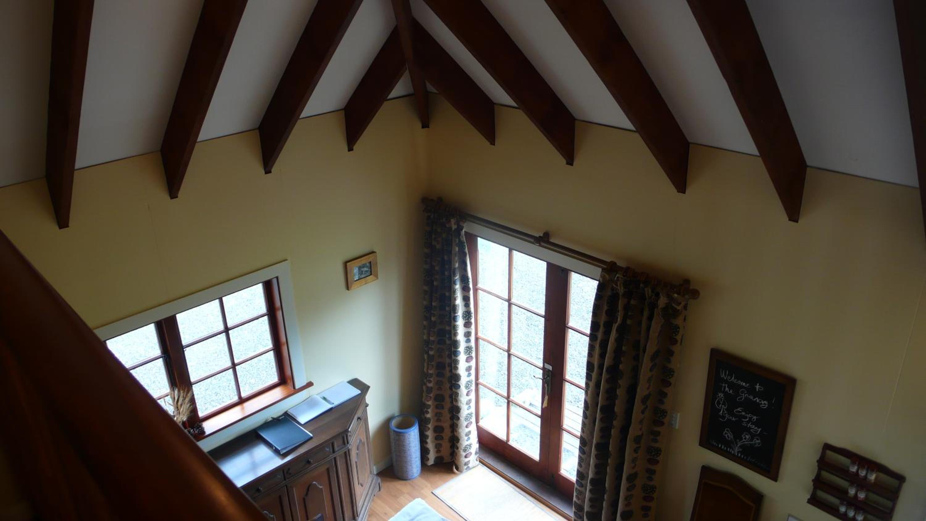 Three-Bedroom House - Photo 2