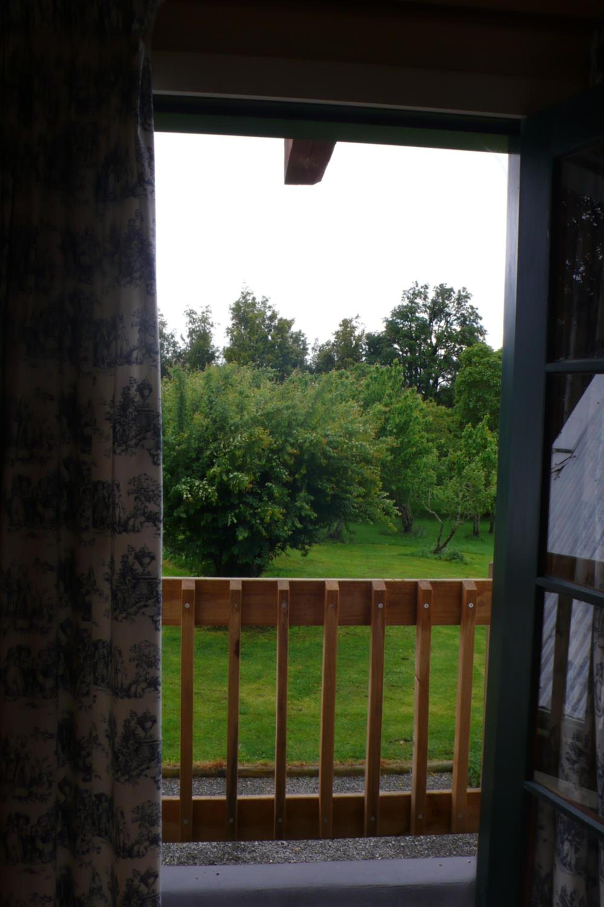Three-Bedroom House - Photo 3