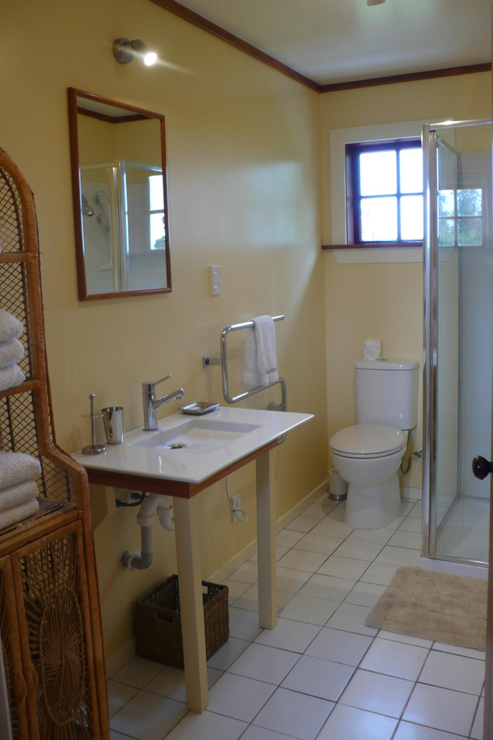 Three-Bedroom House - Photo 10
