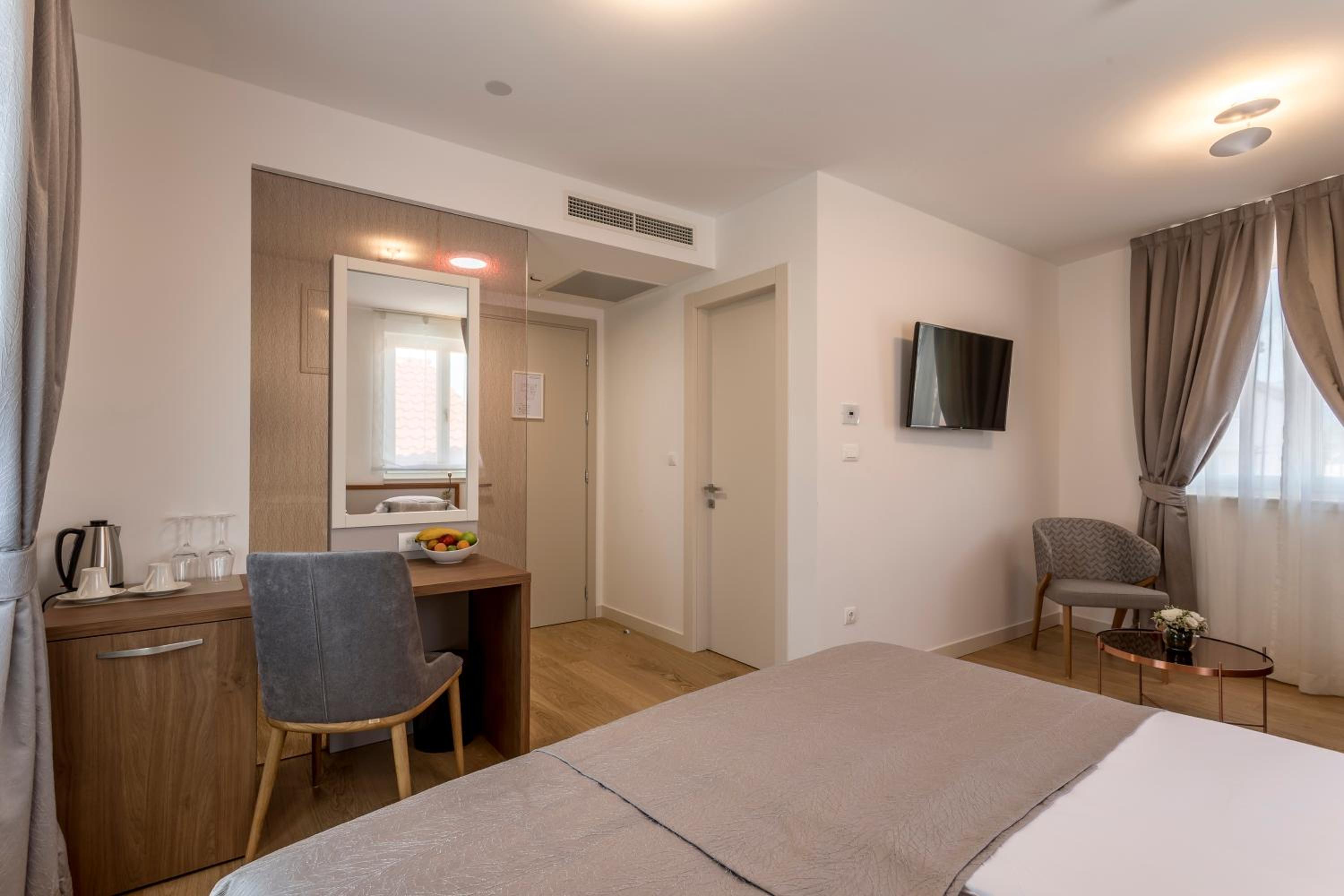 Double or Twin Room - Photo 2