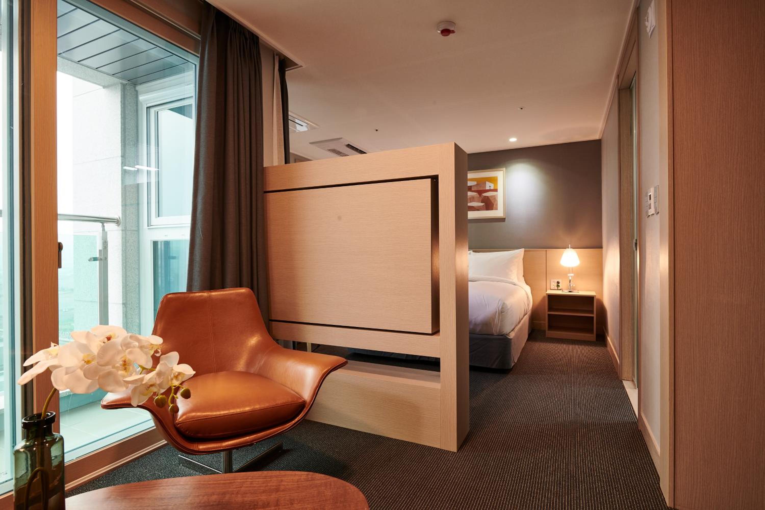 Suite - Photo 2