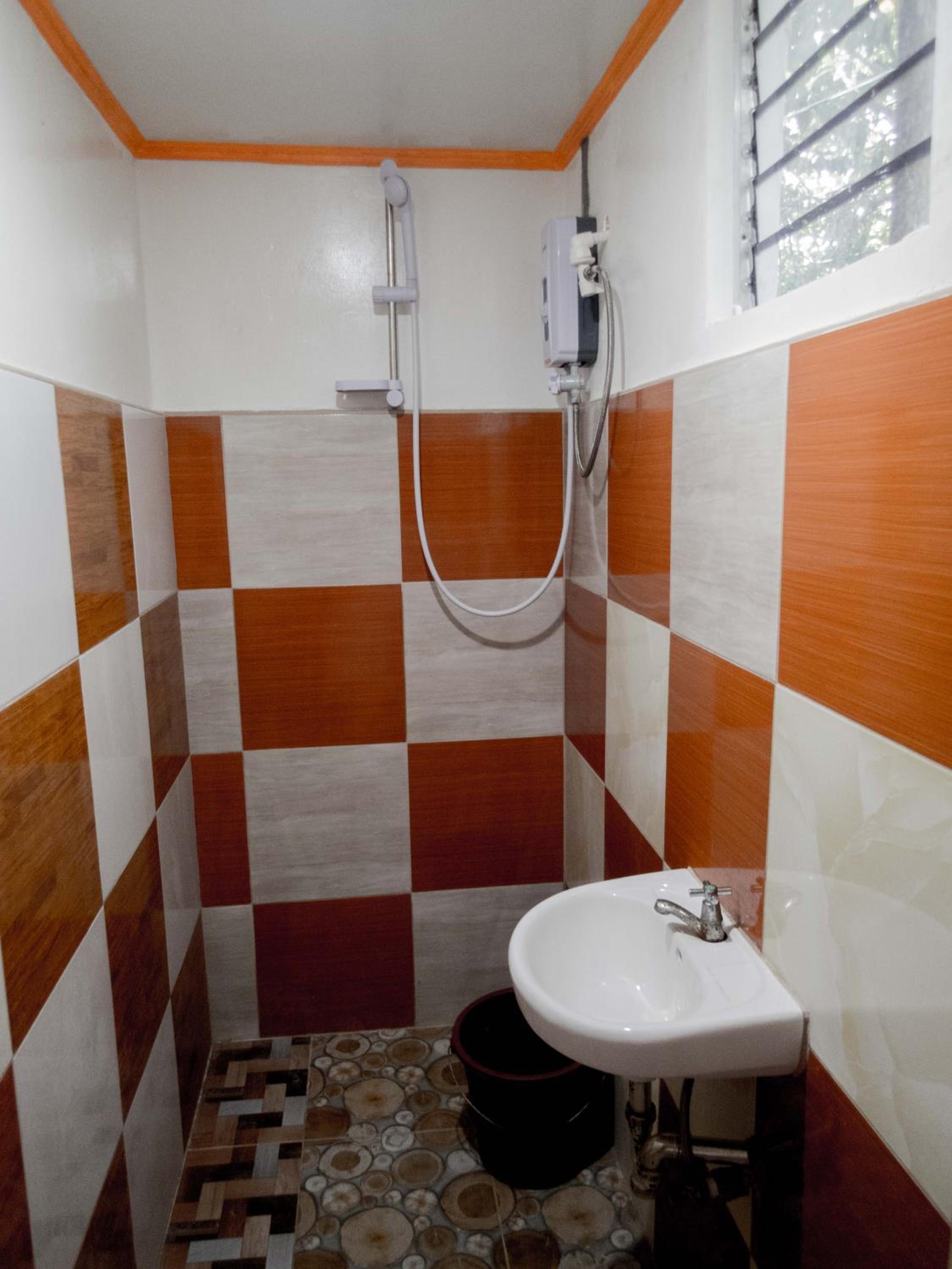 Budget Double Room - Photo 6
