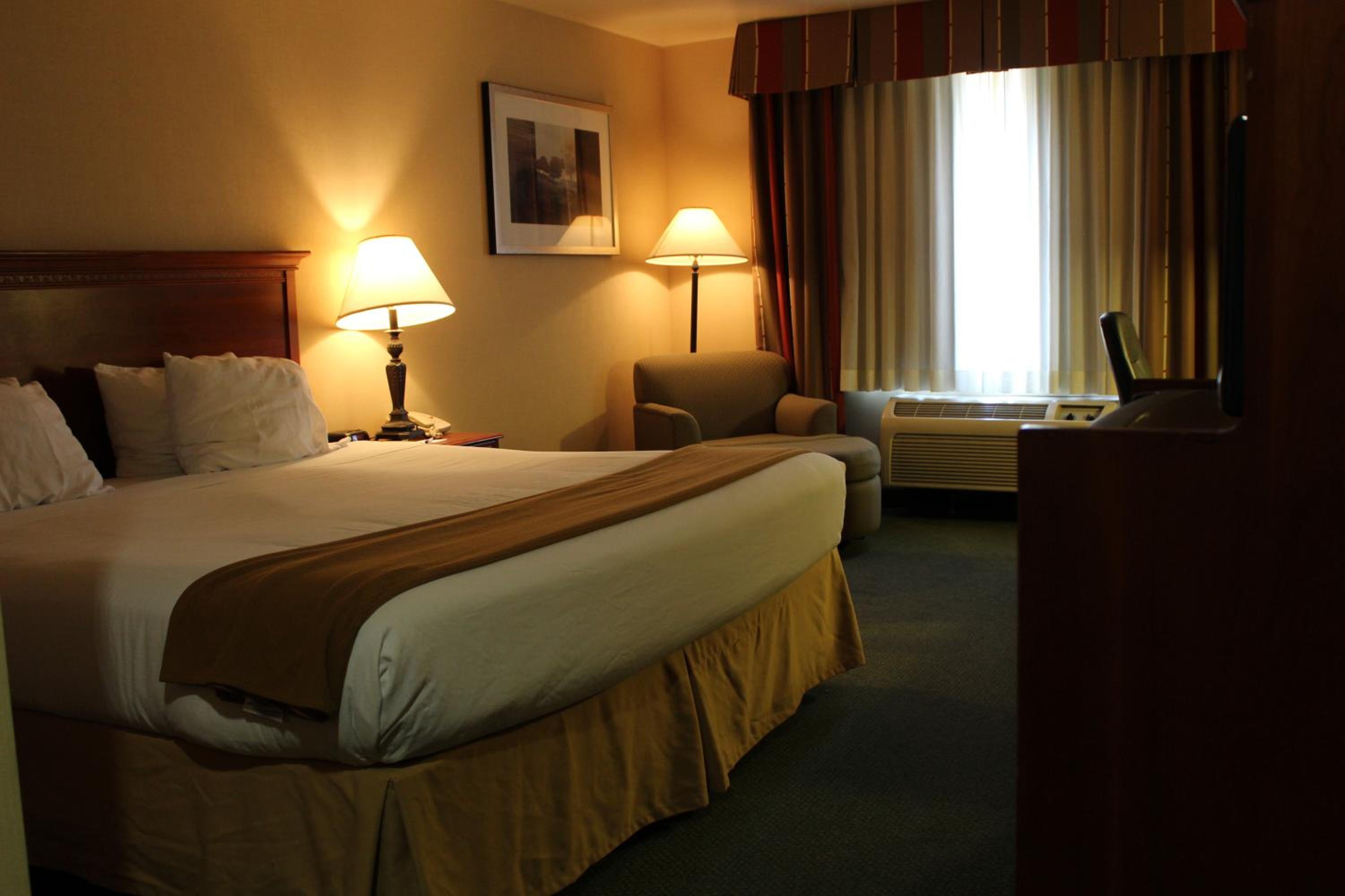 Standard King Room - Photo 3