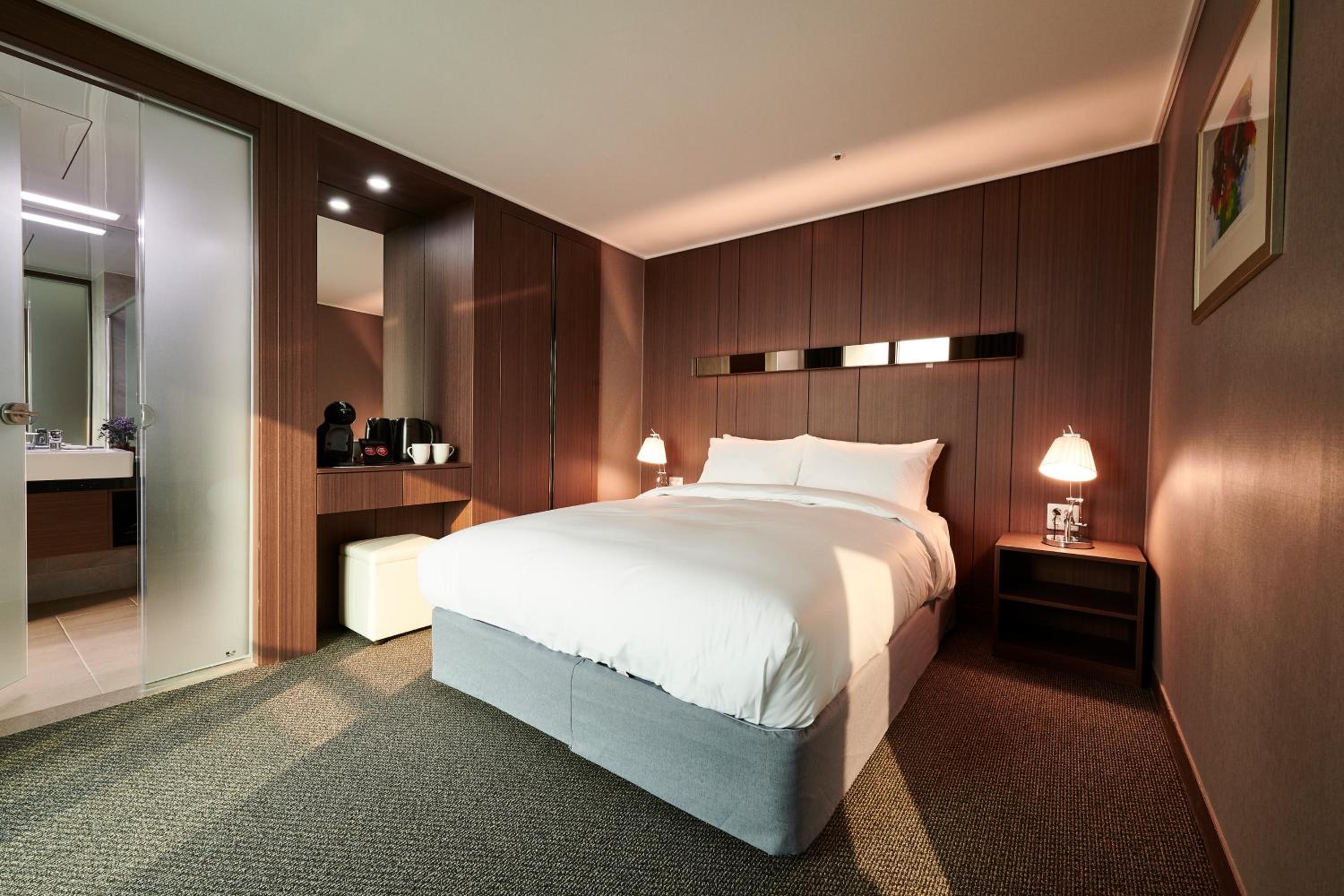 Suite With Spa Bath photo 2