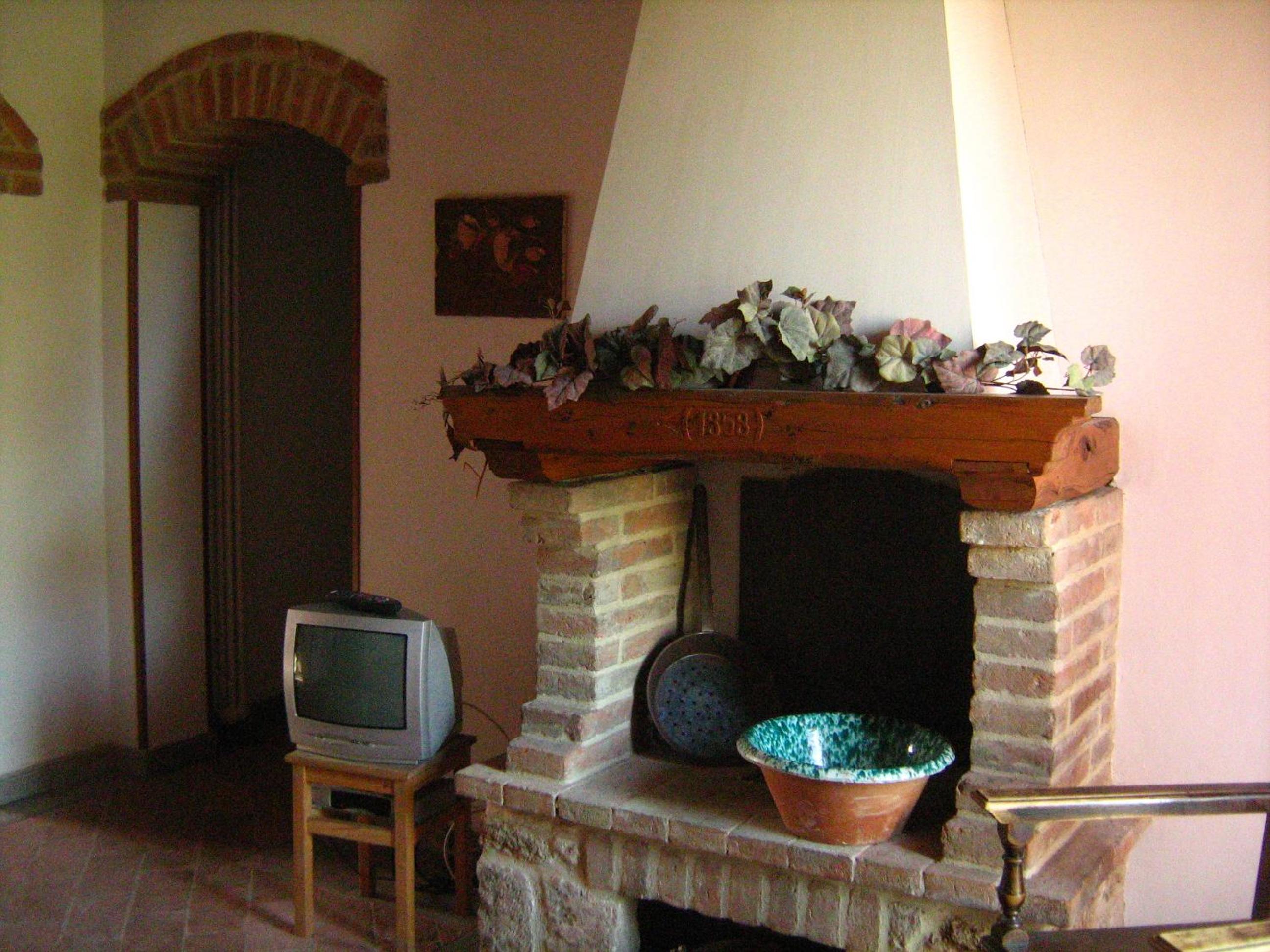 Two-Bedroom Apartment with Balcony - Photo 8