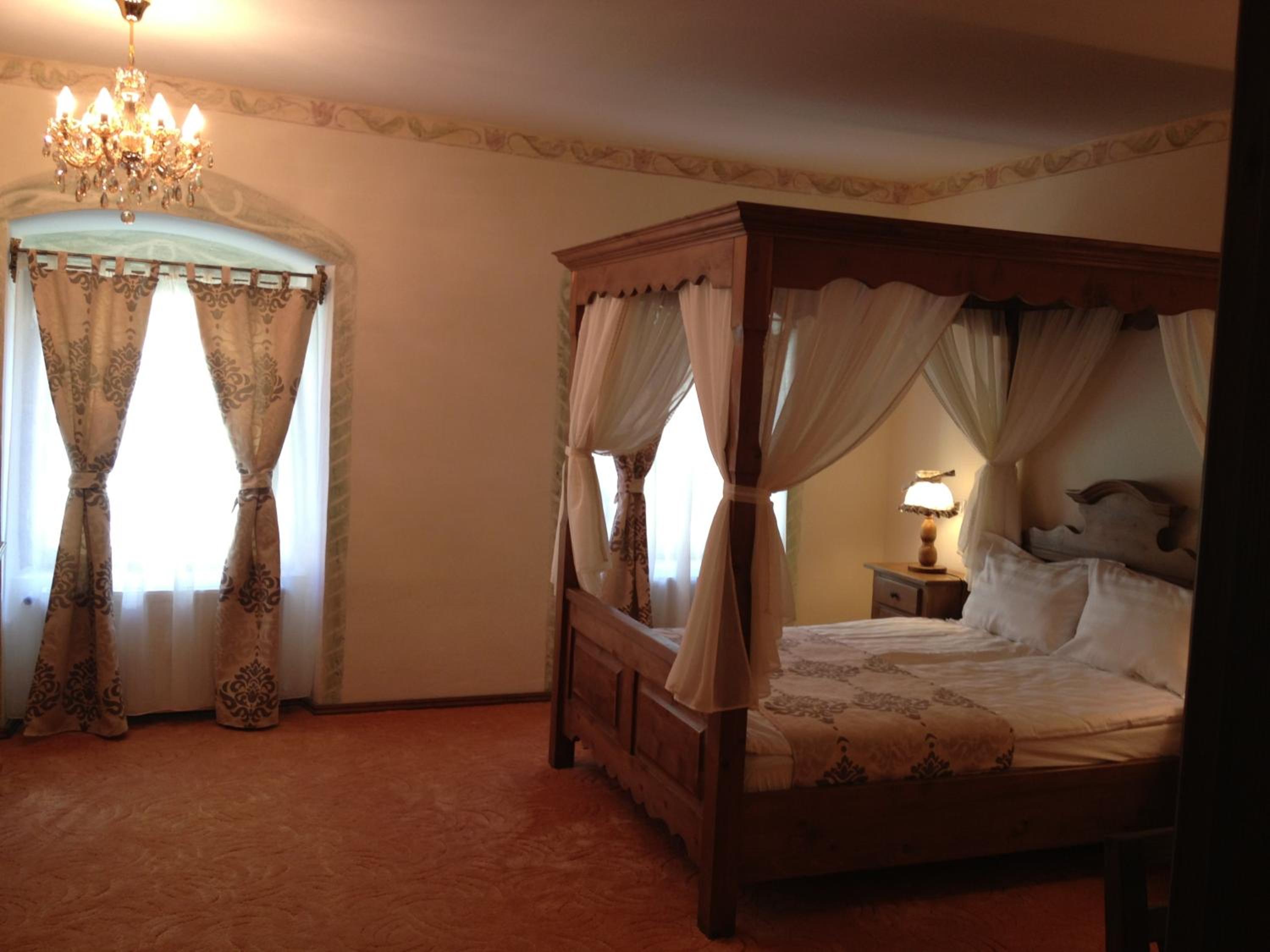 Double Room with canopy bed - Photo 7