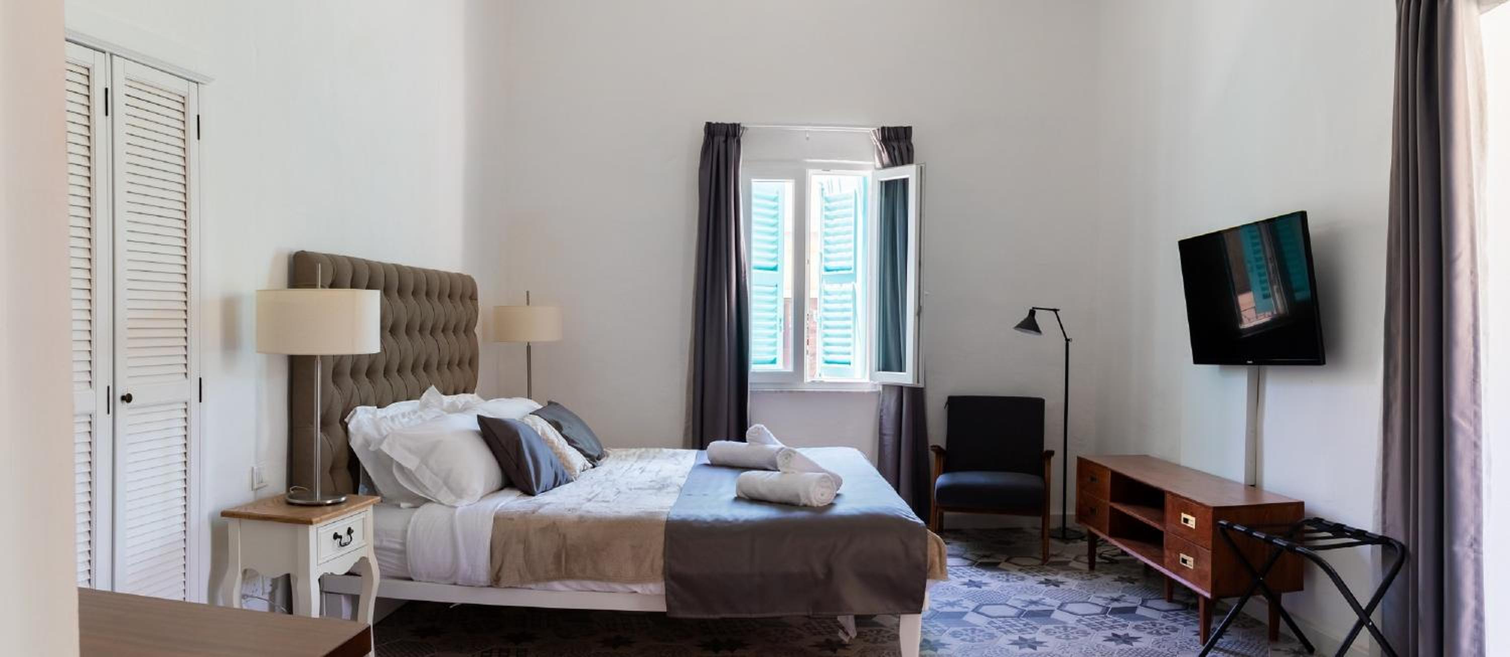 Deluxe Double Room - Photo 10