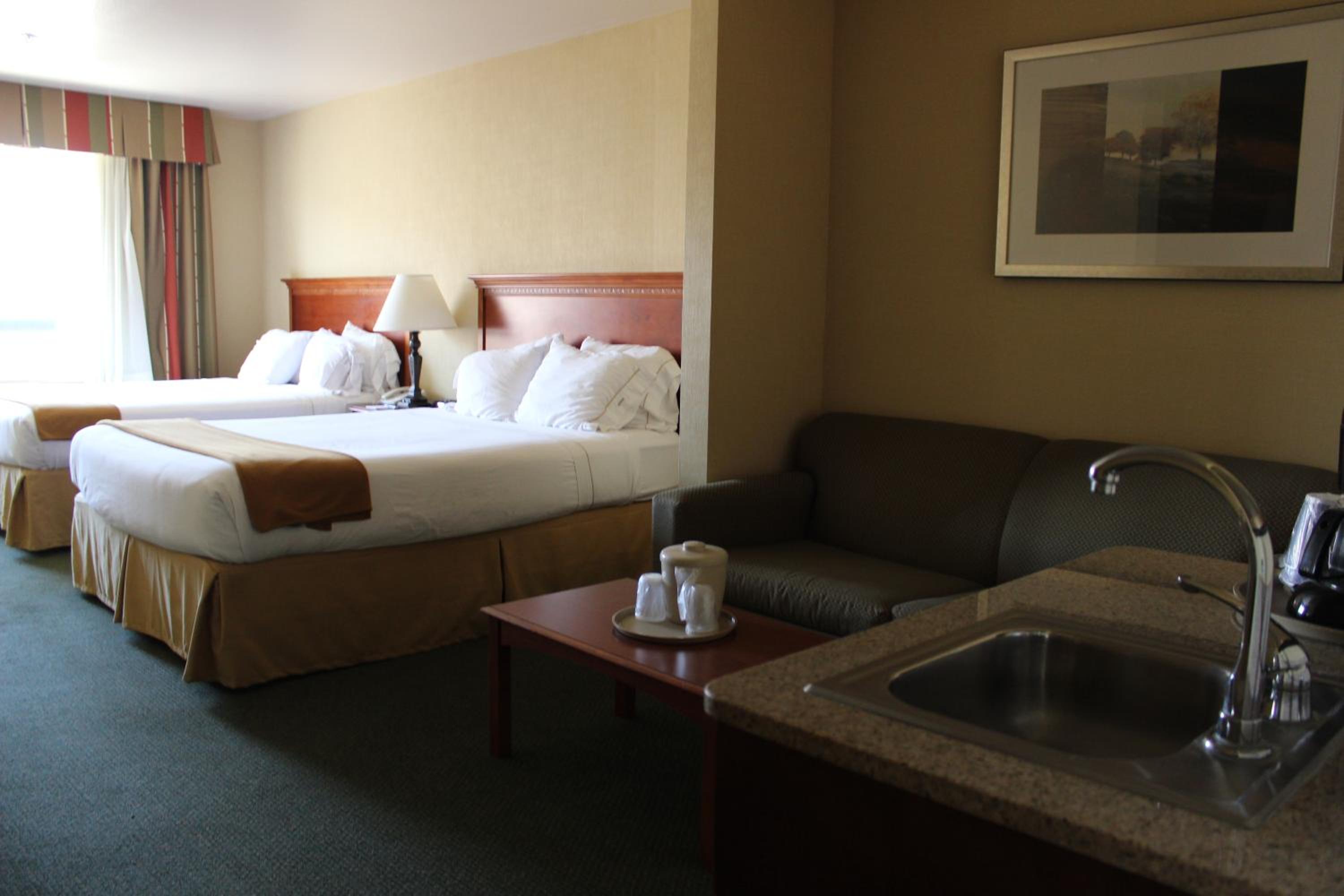 King Suite with Sofa Bed - Photo 12