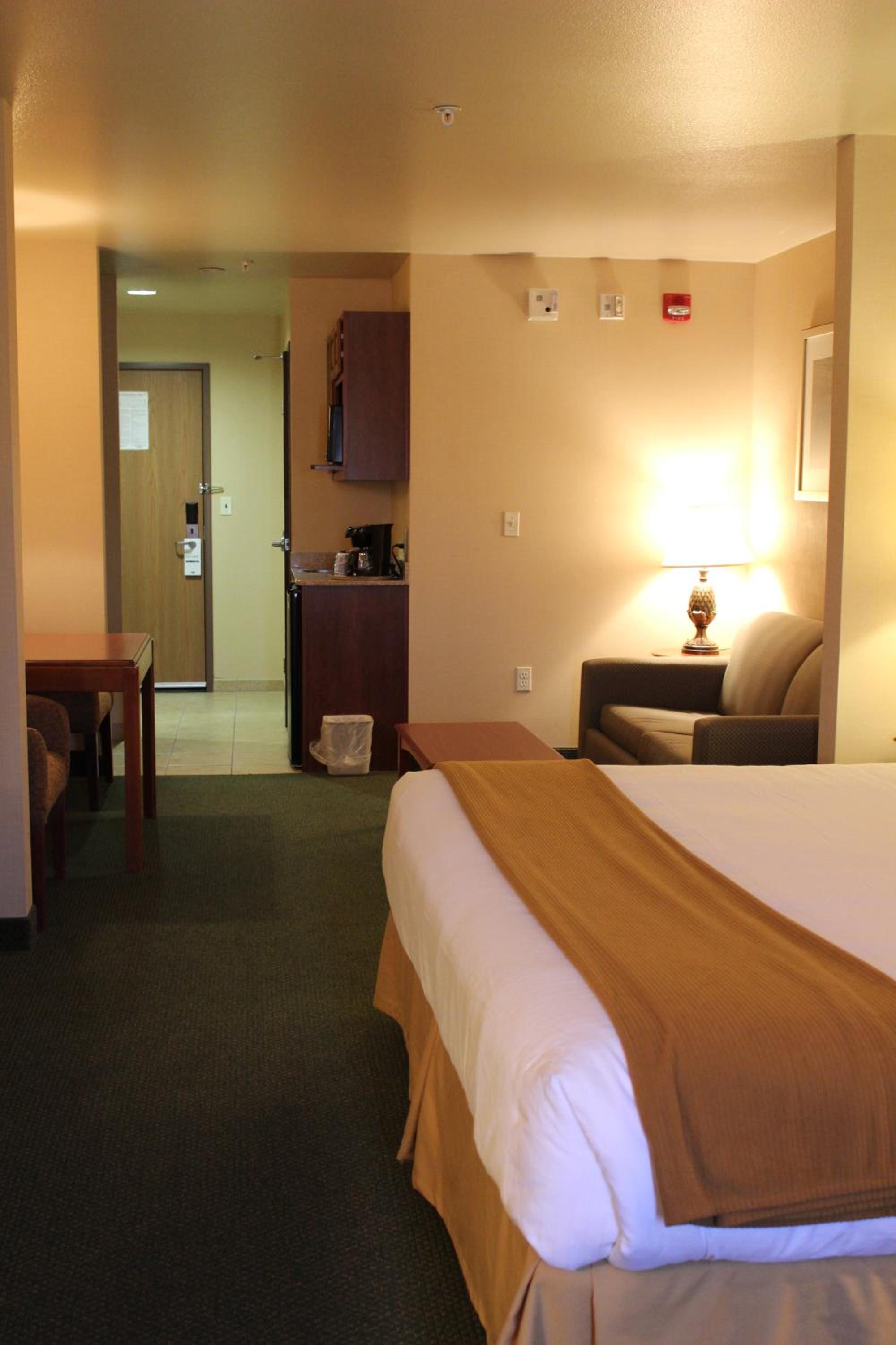 King Suite with Sofa Bed - Photo 9