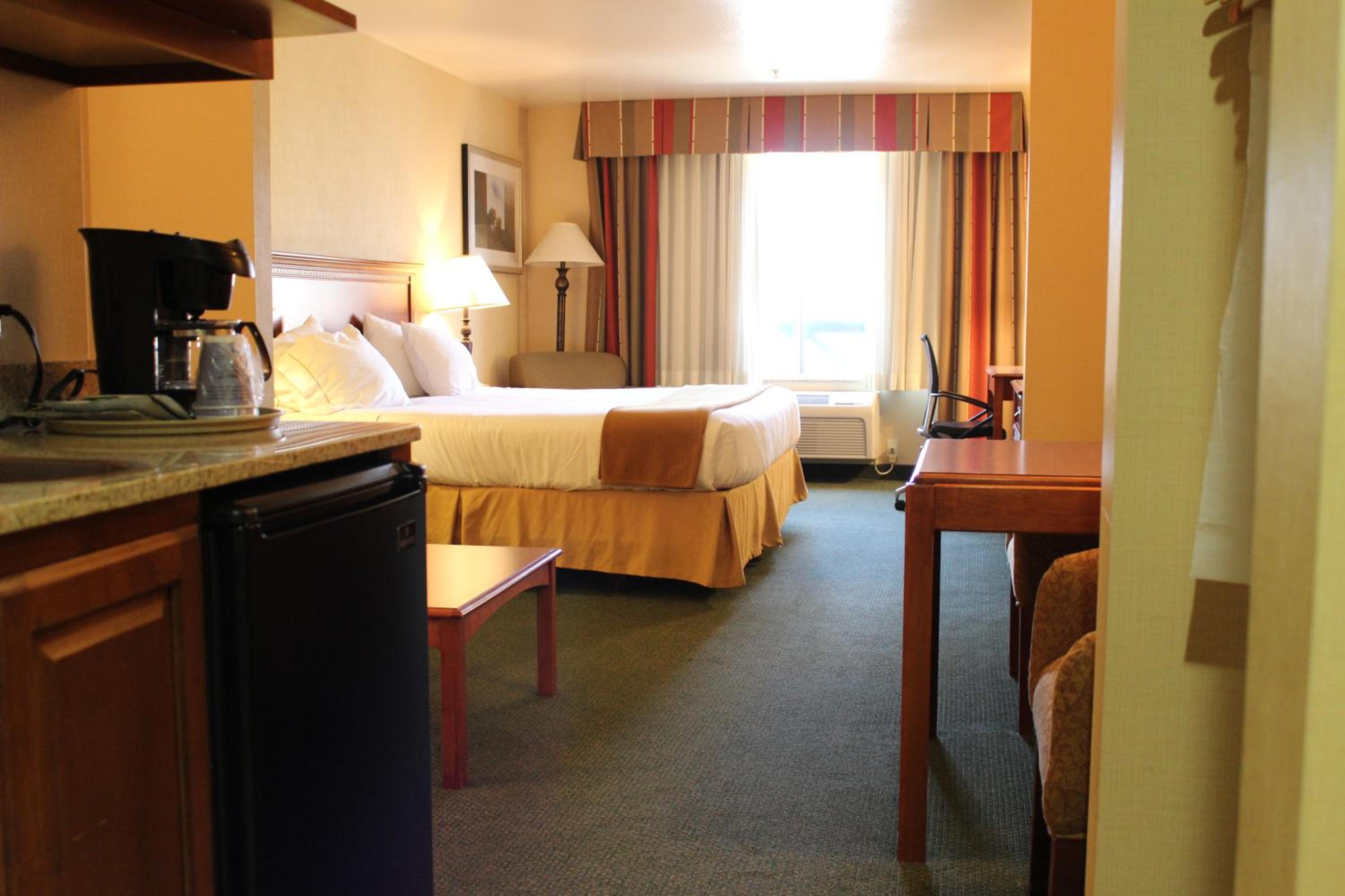 King Suite with Sofa Bed - Photo 8
