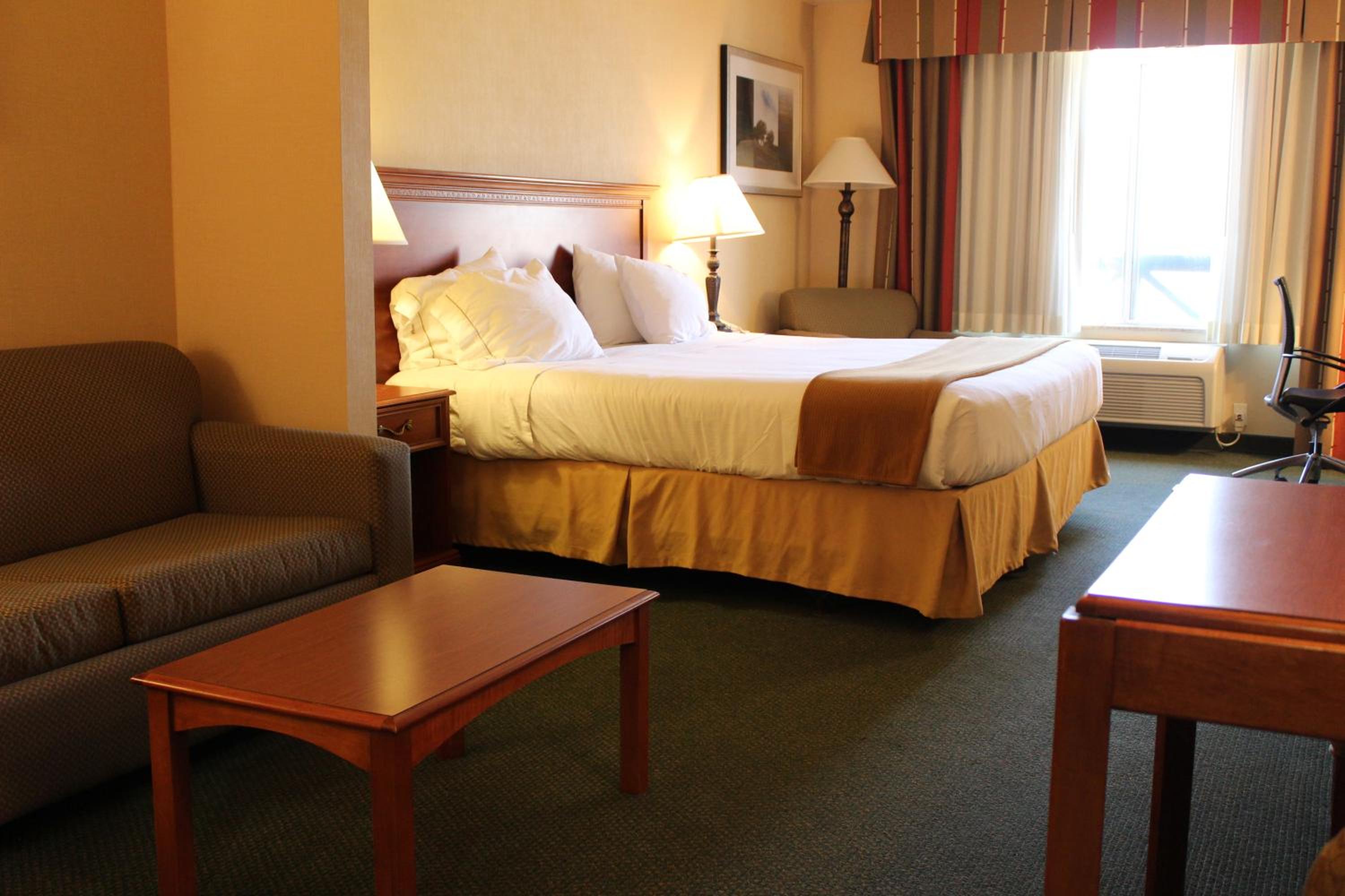 King Suite with Sofa Bed - Photo 6