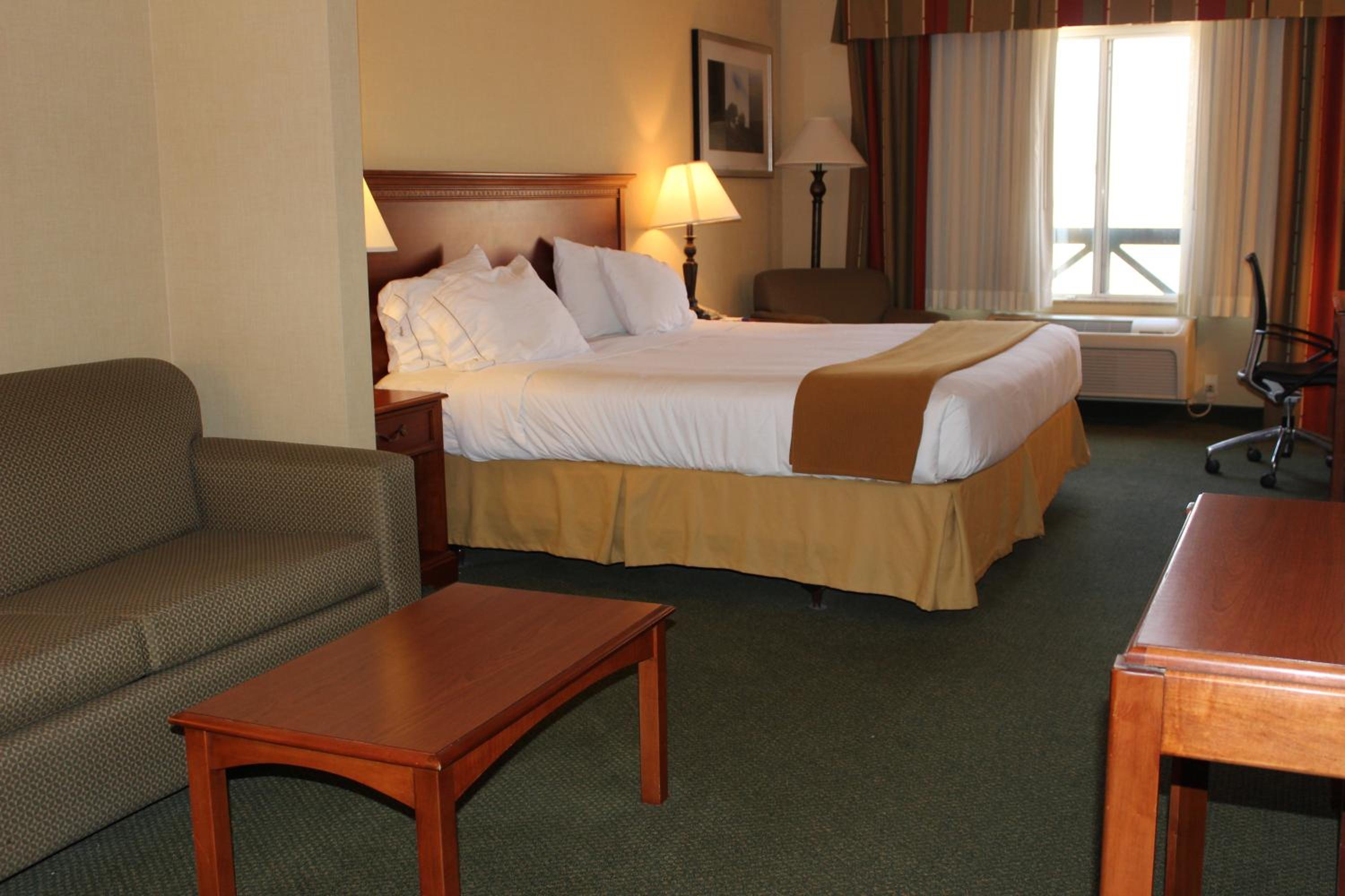 King Suite with Sofa Bed - Photo 5