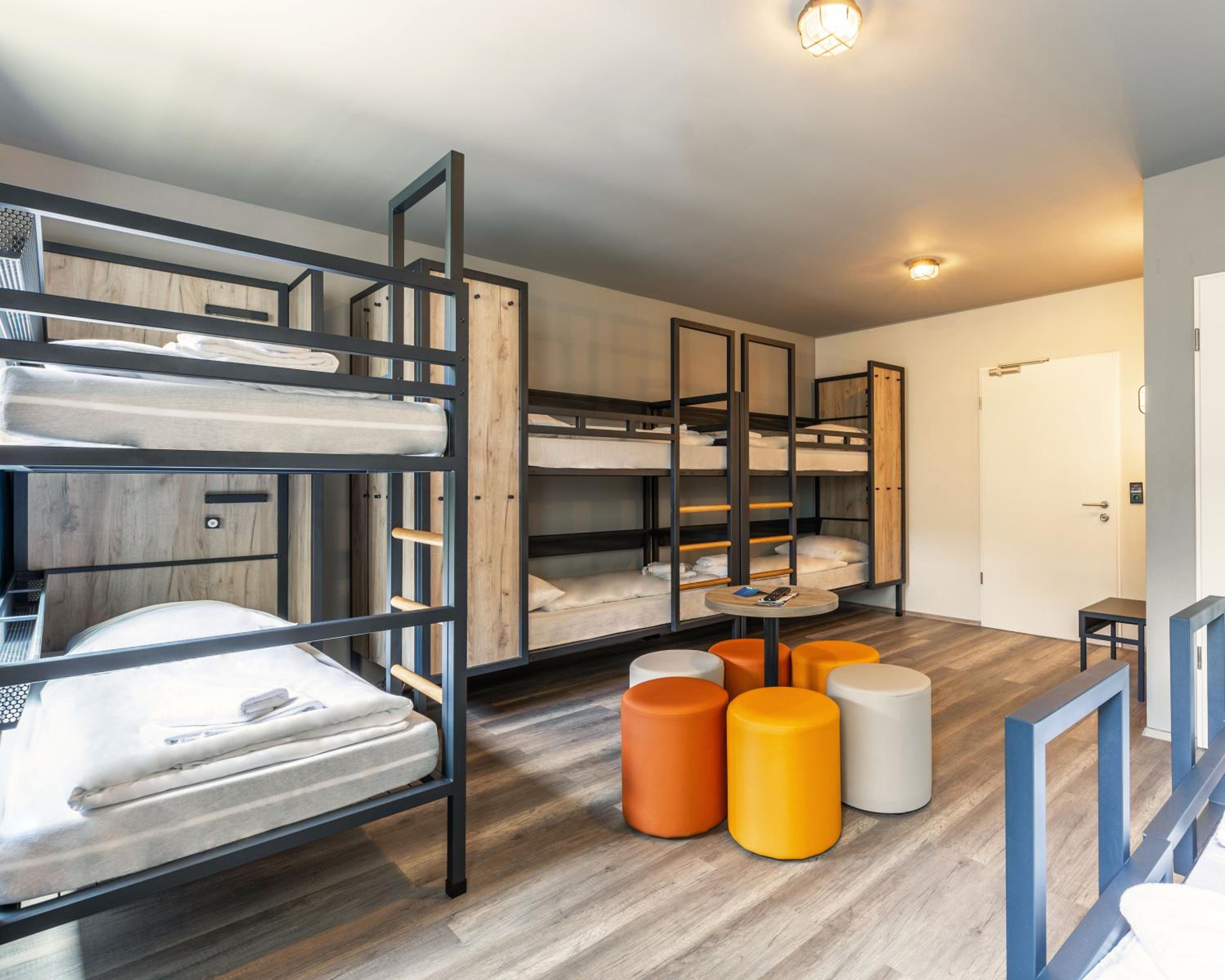 Eight-Bed Room - Photo 5