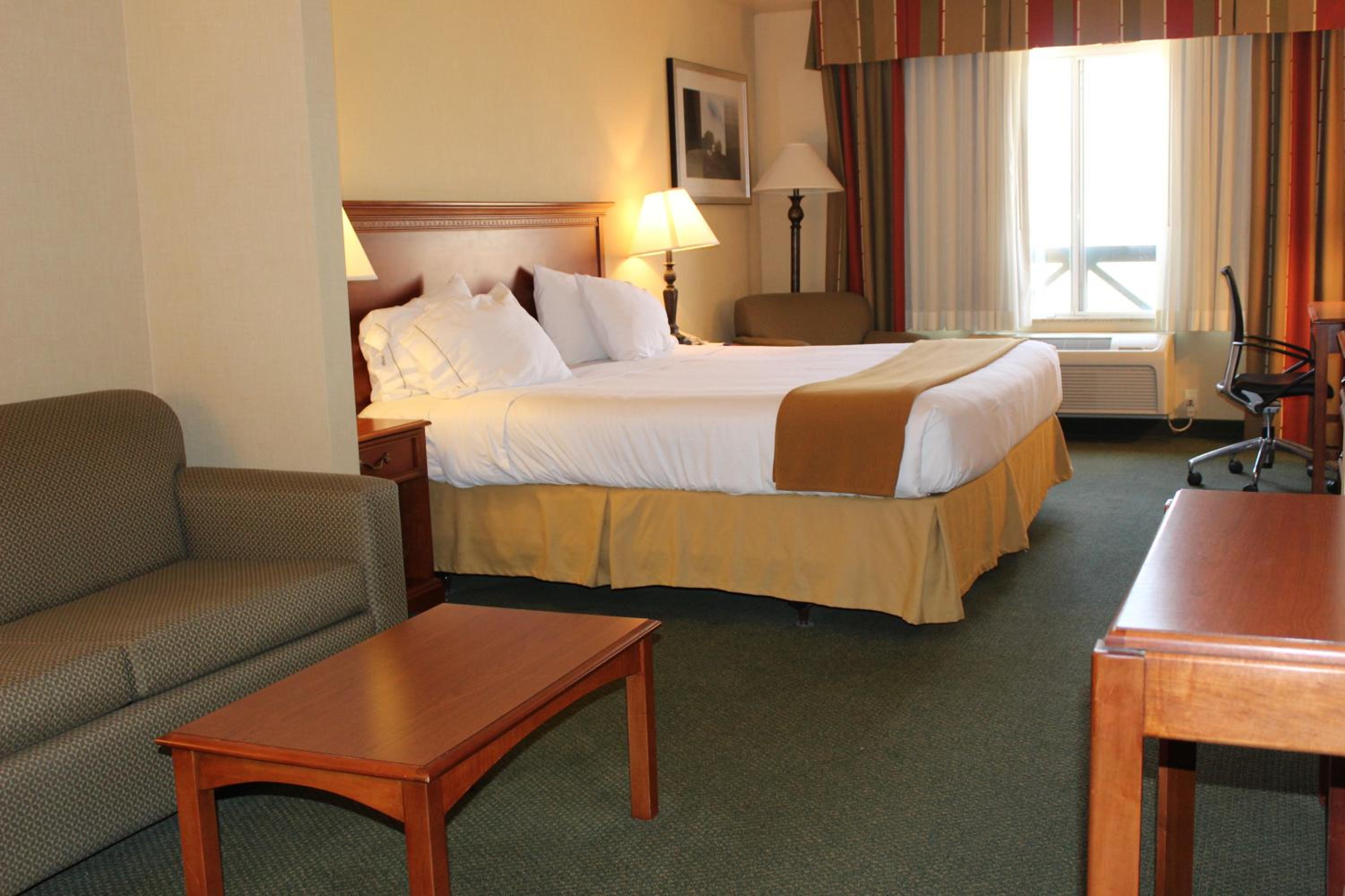 King Suite with Sofa Bed - Photo 3