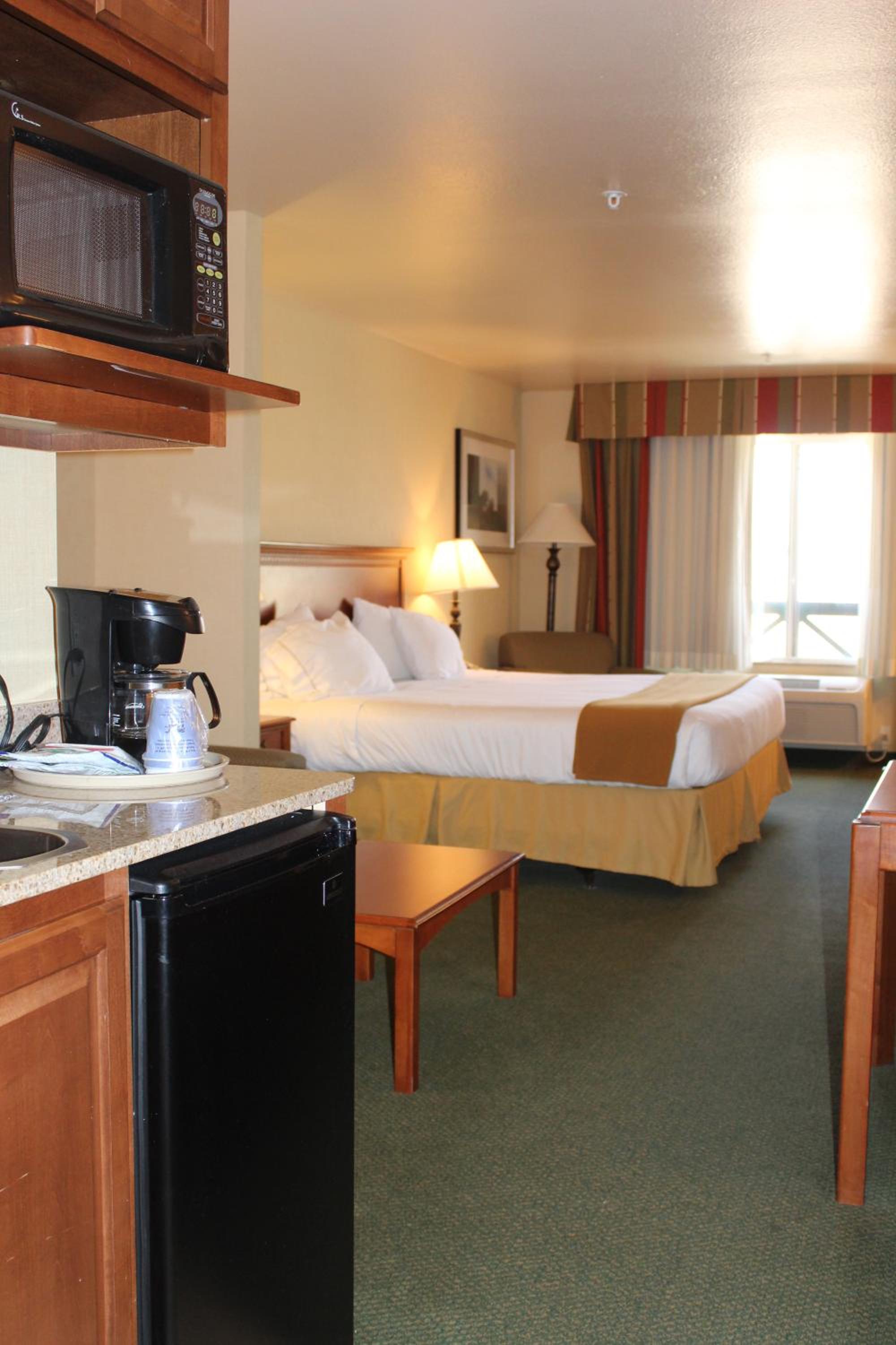 King Suite with Sofa Bed - Photo 2