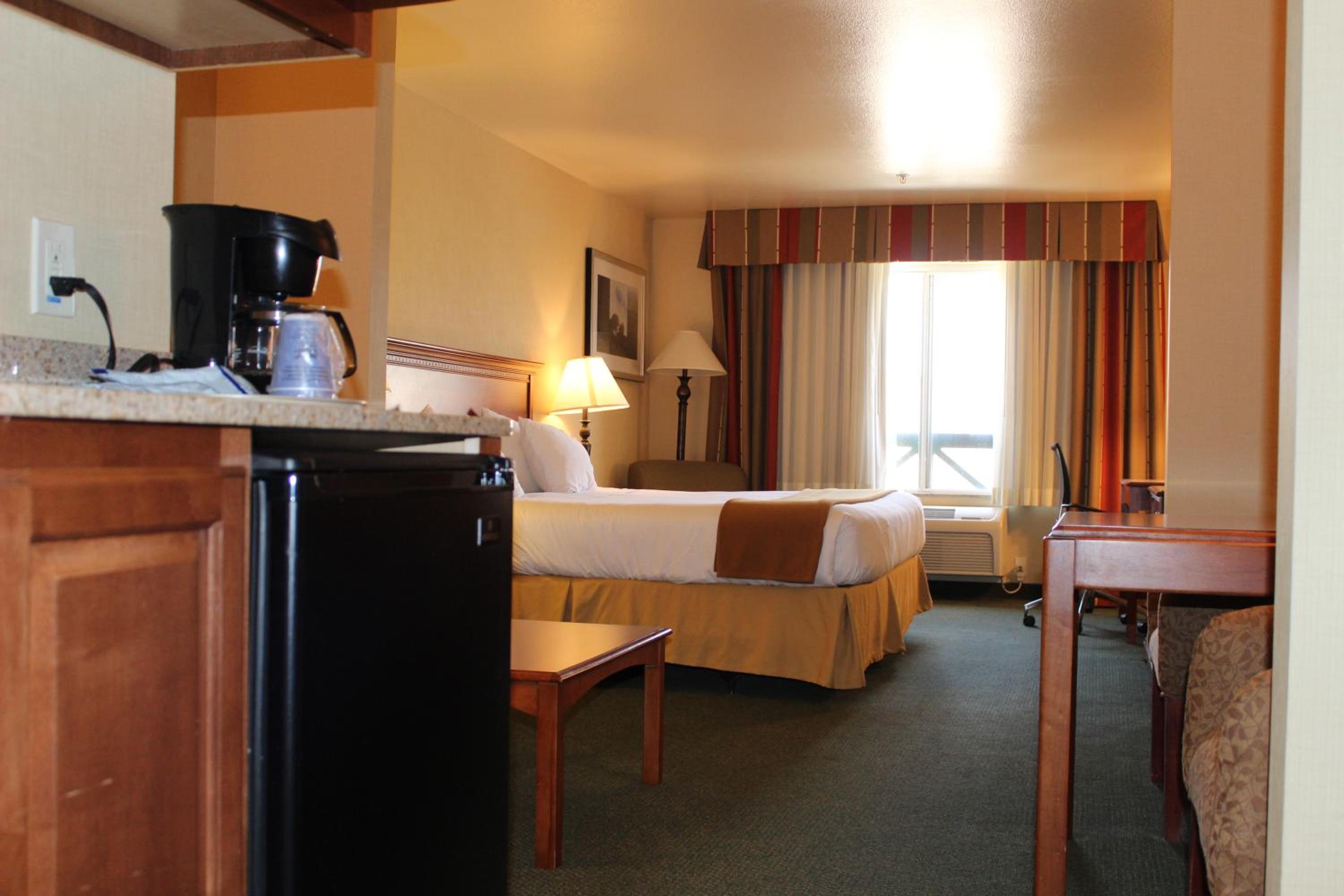 King Suite with Sofa Bed - Photo 7