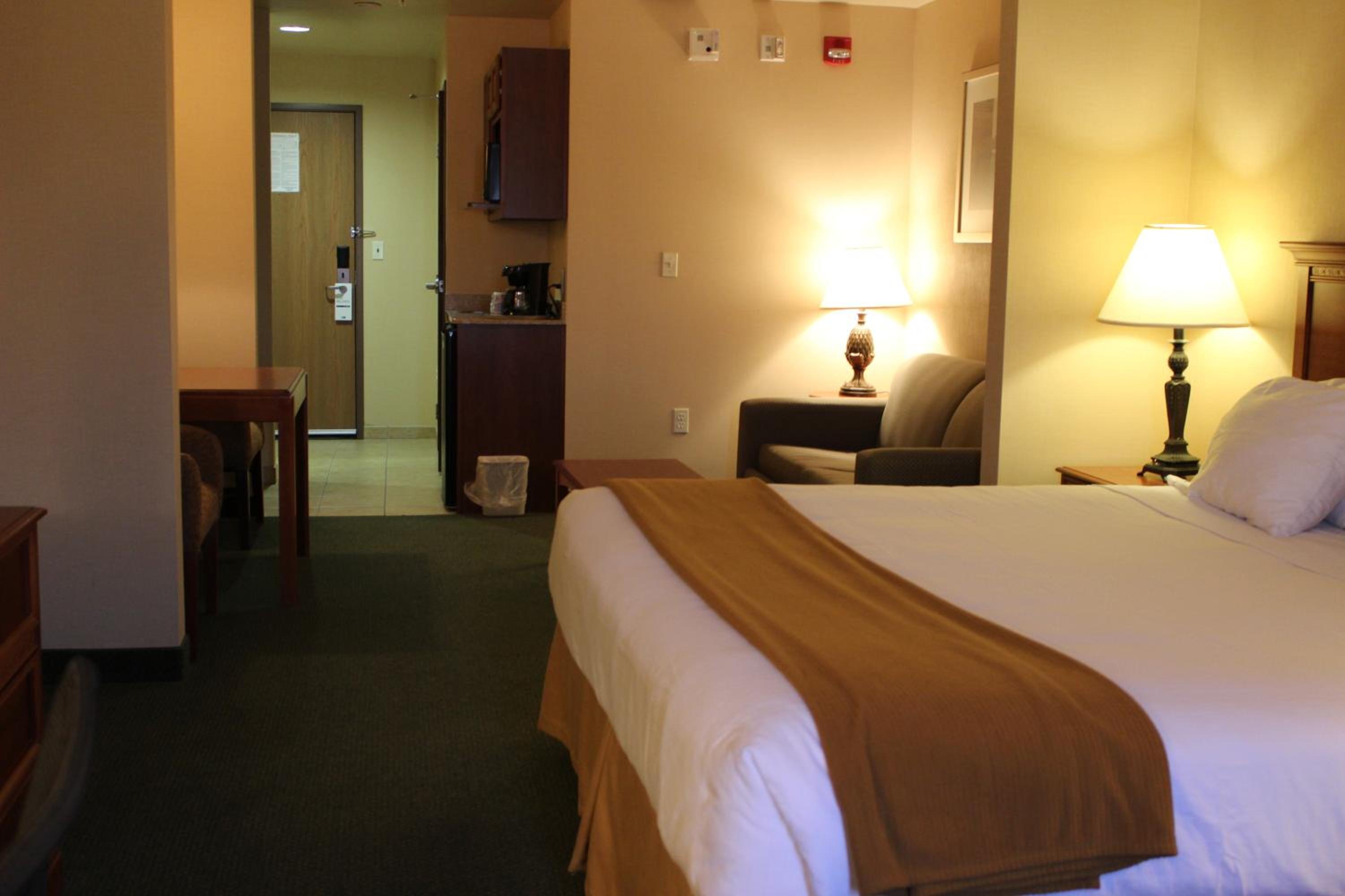 King Suite with Sofa Bed - Photo 10