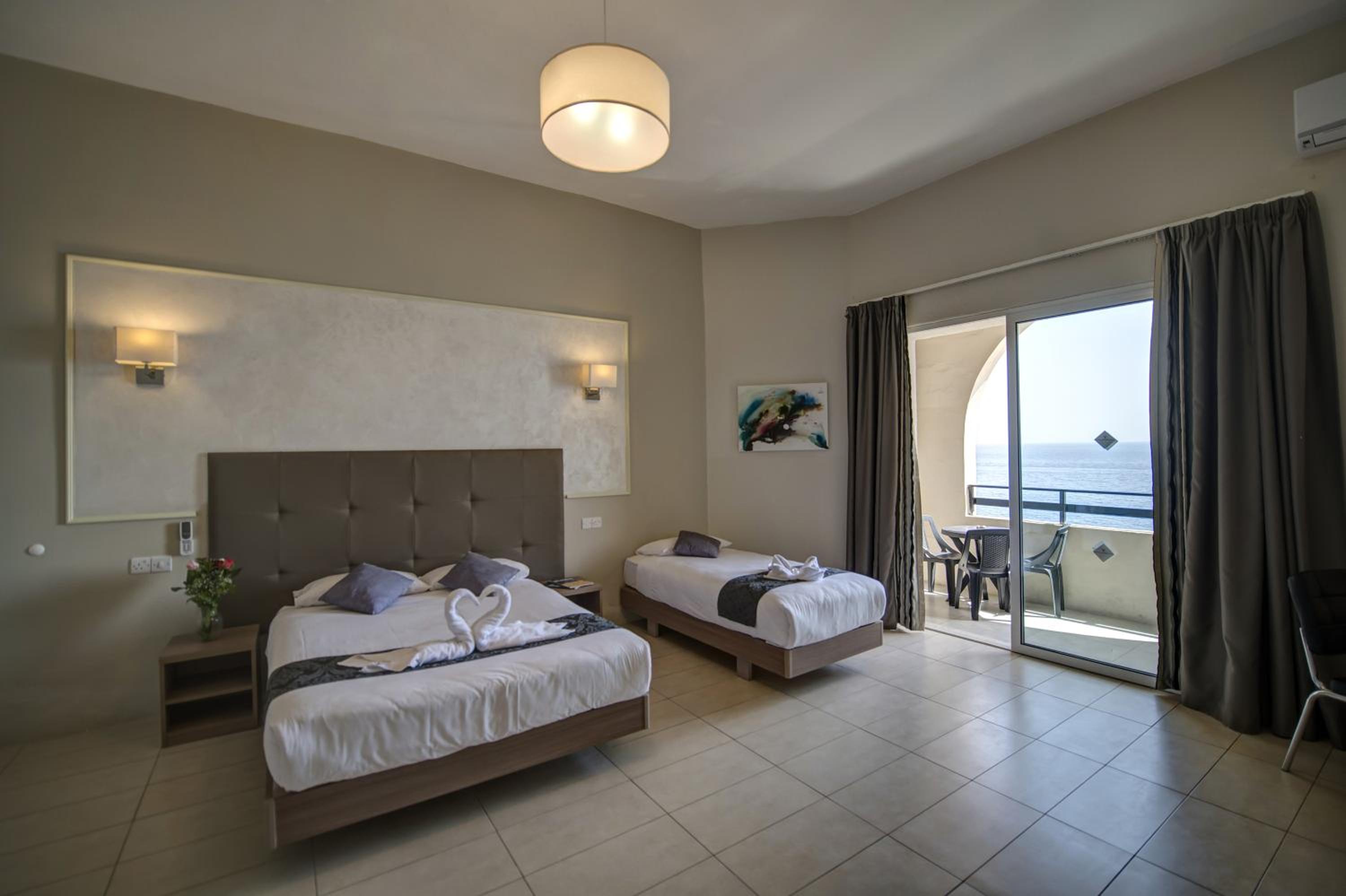 Triple Room with Sea View - Photo 4