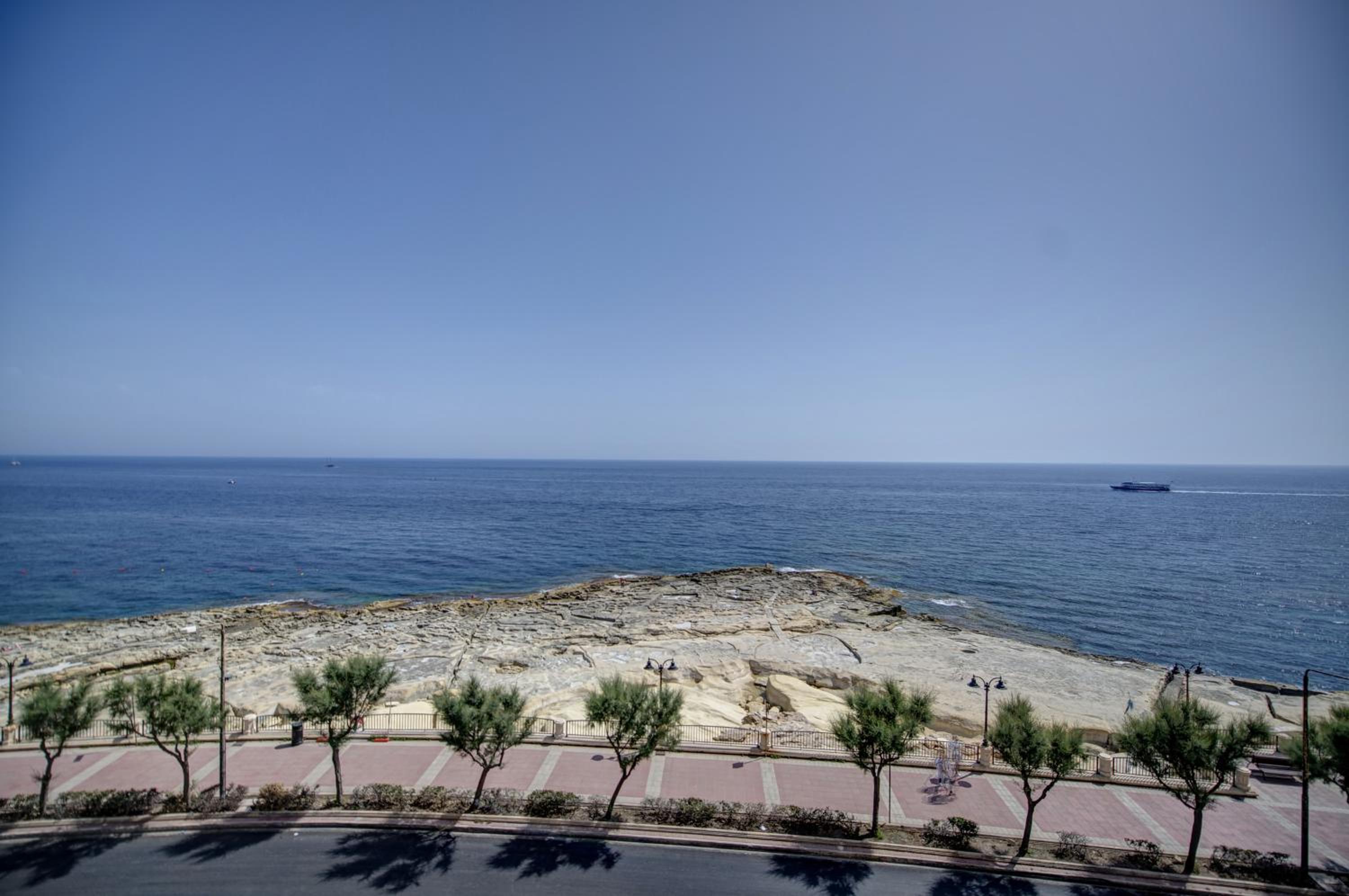 Triple Room with Sea View - Photo 8