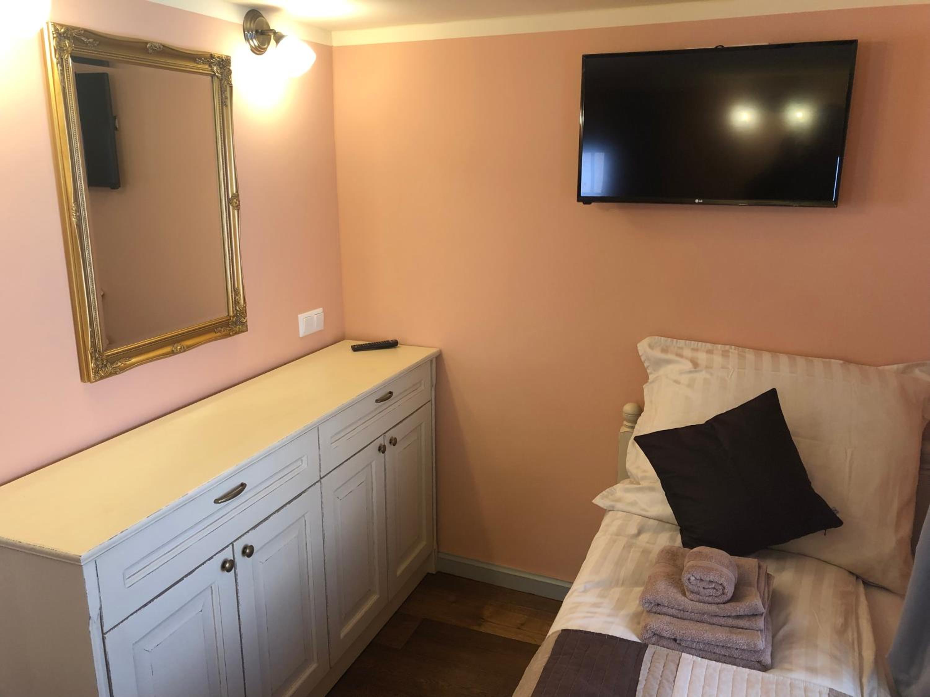Small Twin Room photo 1