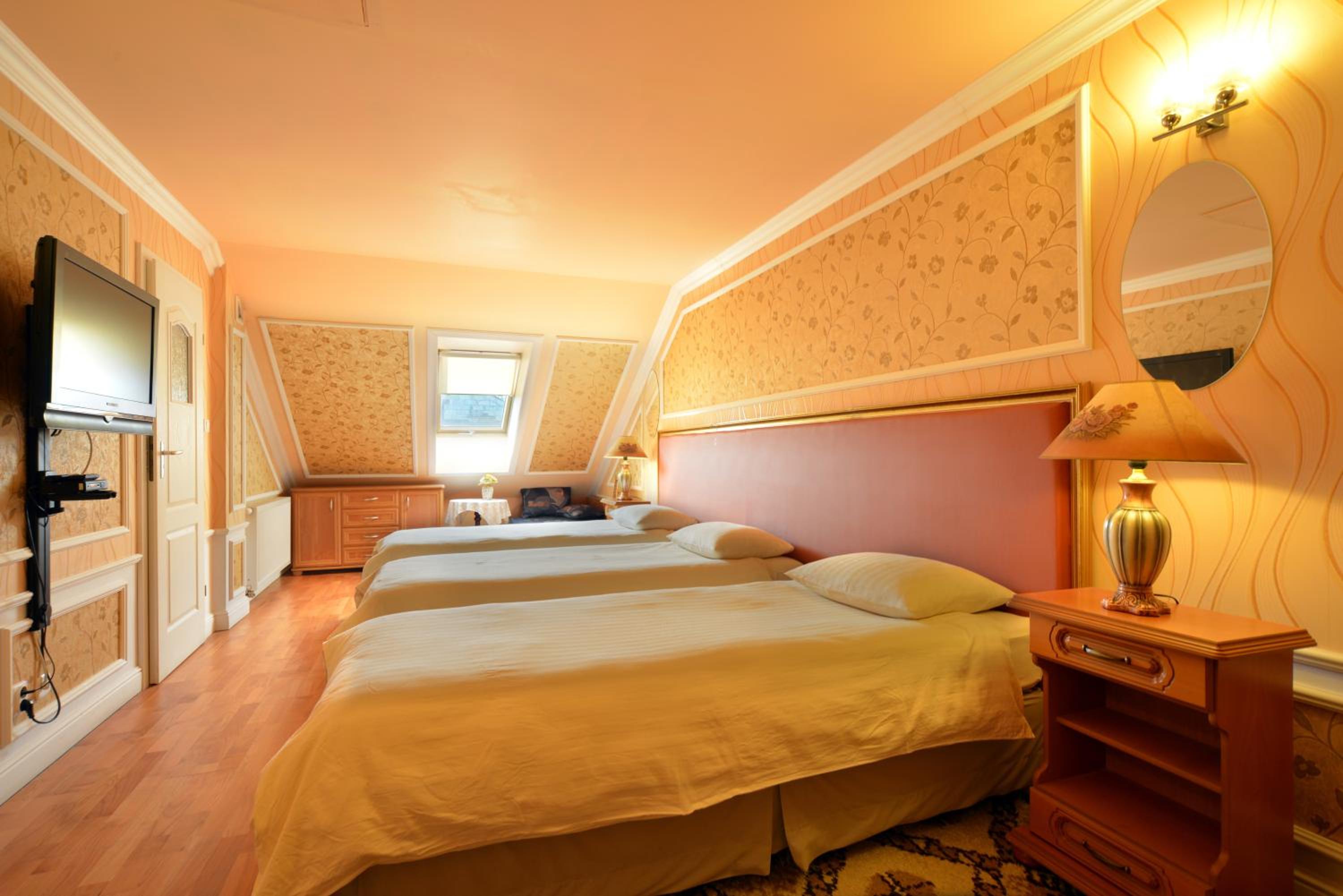 Deluxe Triple Room photo 2