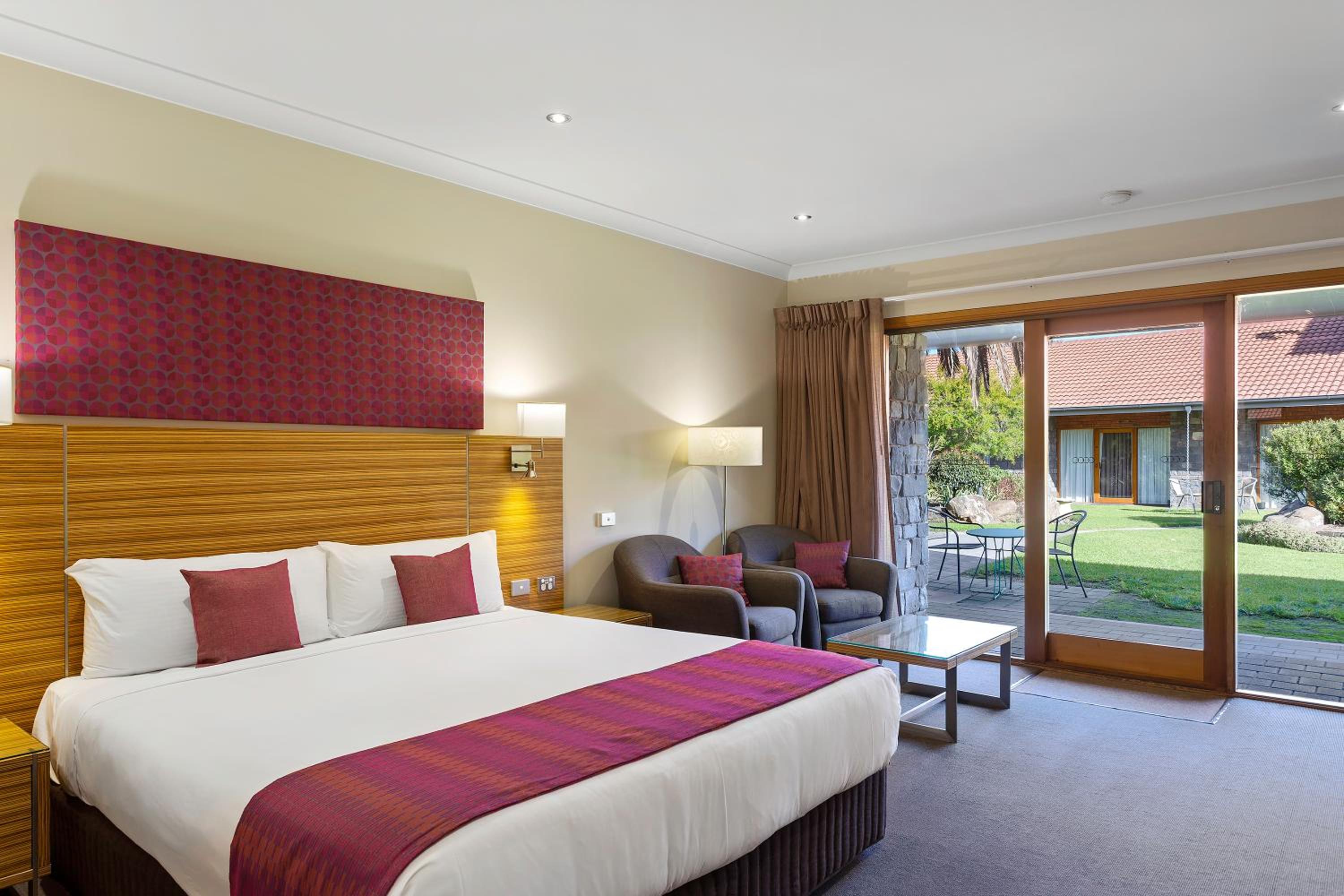 King Room with Garden View - Photo 10