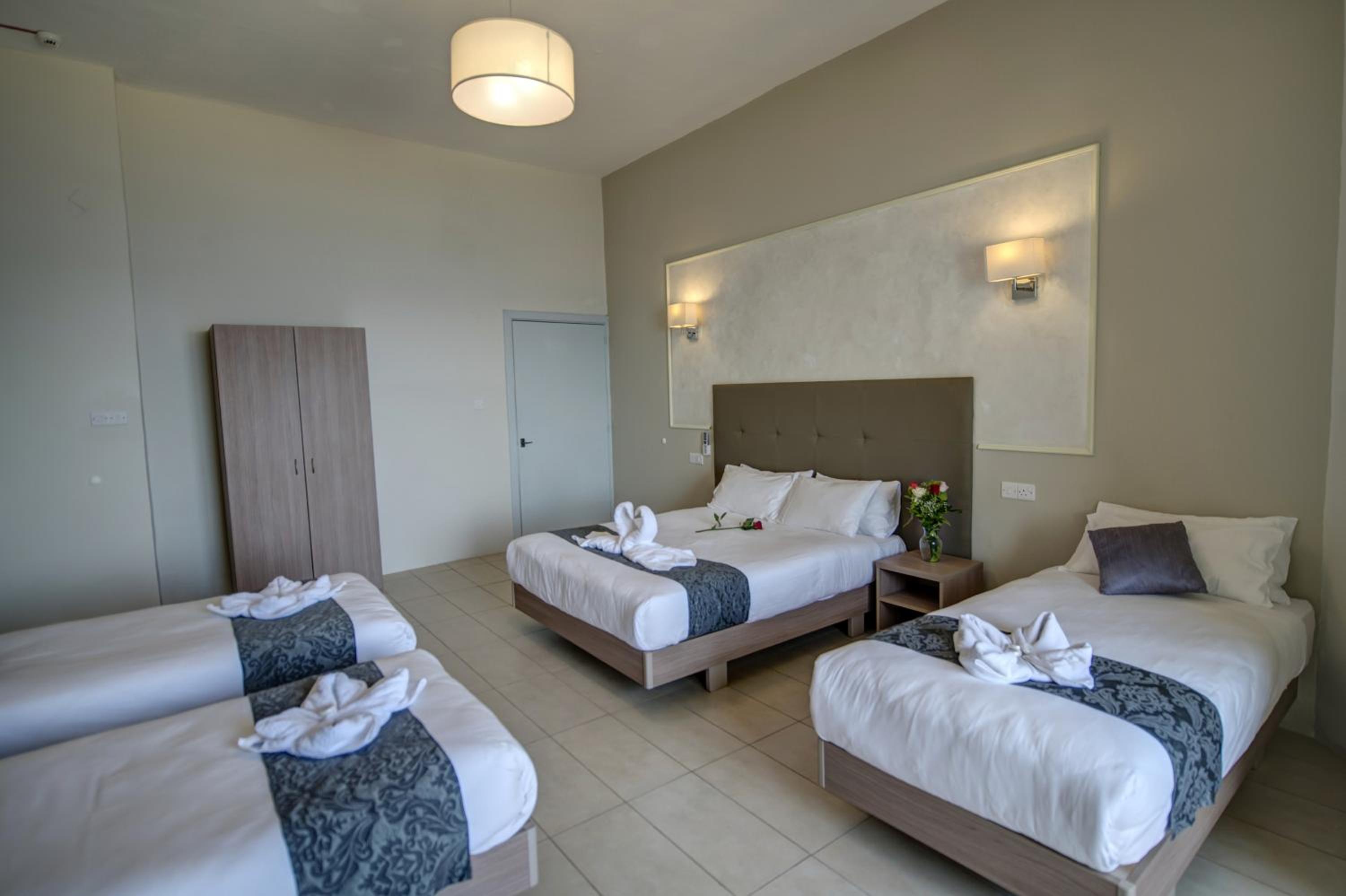 Quadruple Room - Photo 1