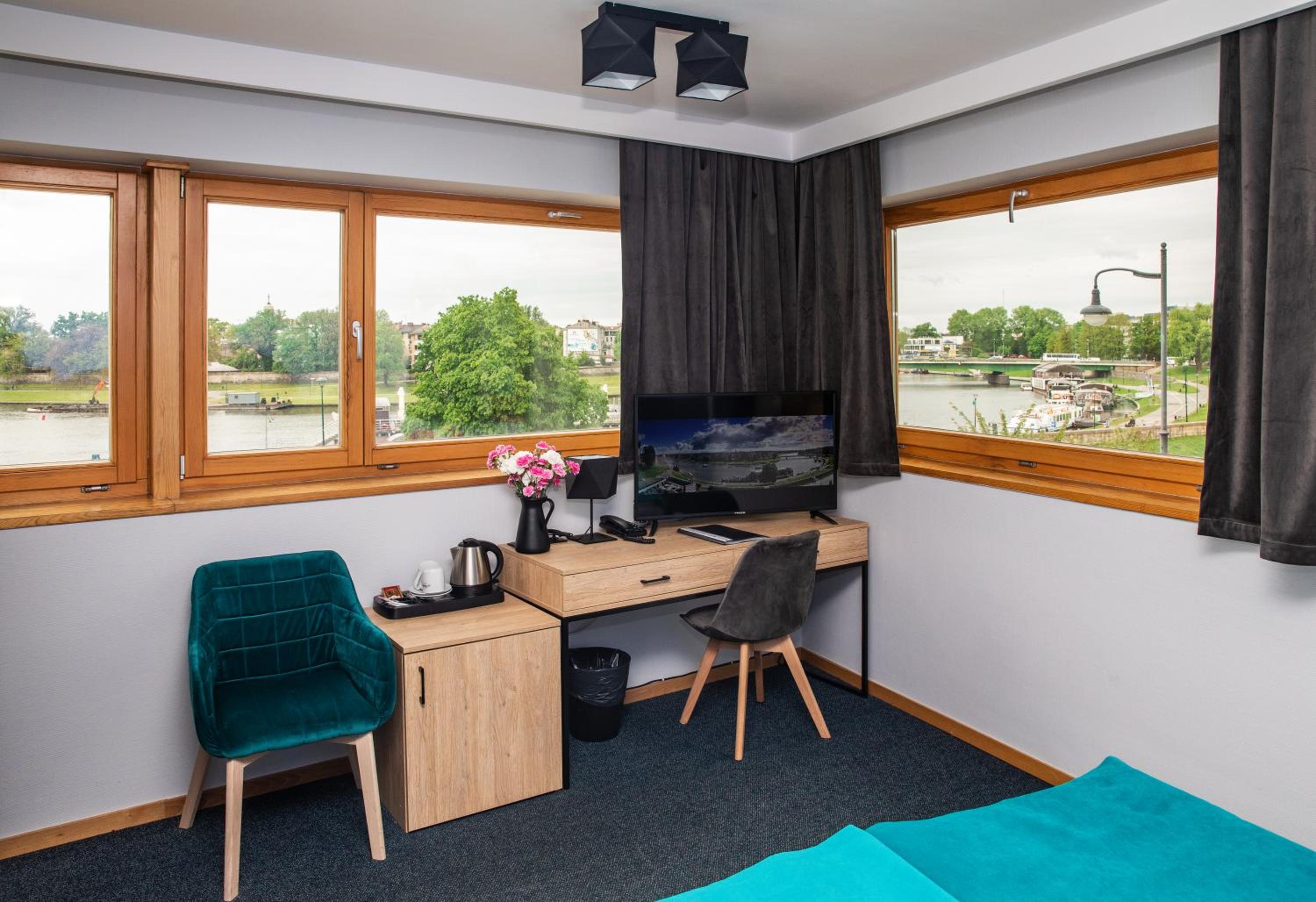 Delux Double Room with River View - Photo 2