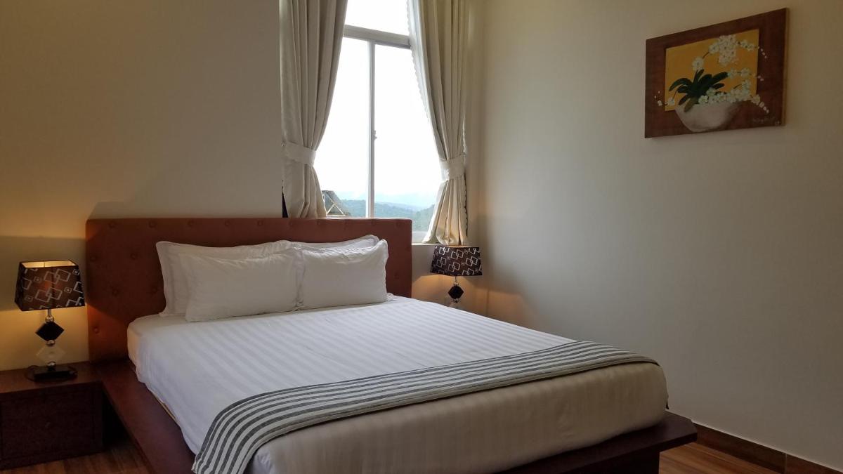 Queen Room with Balcony photo 3