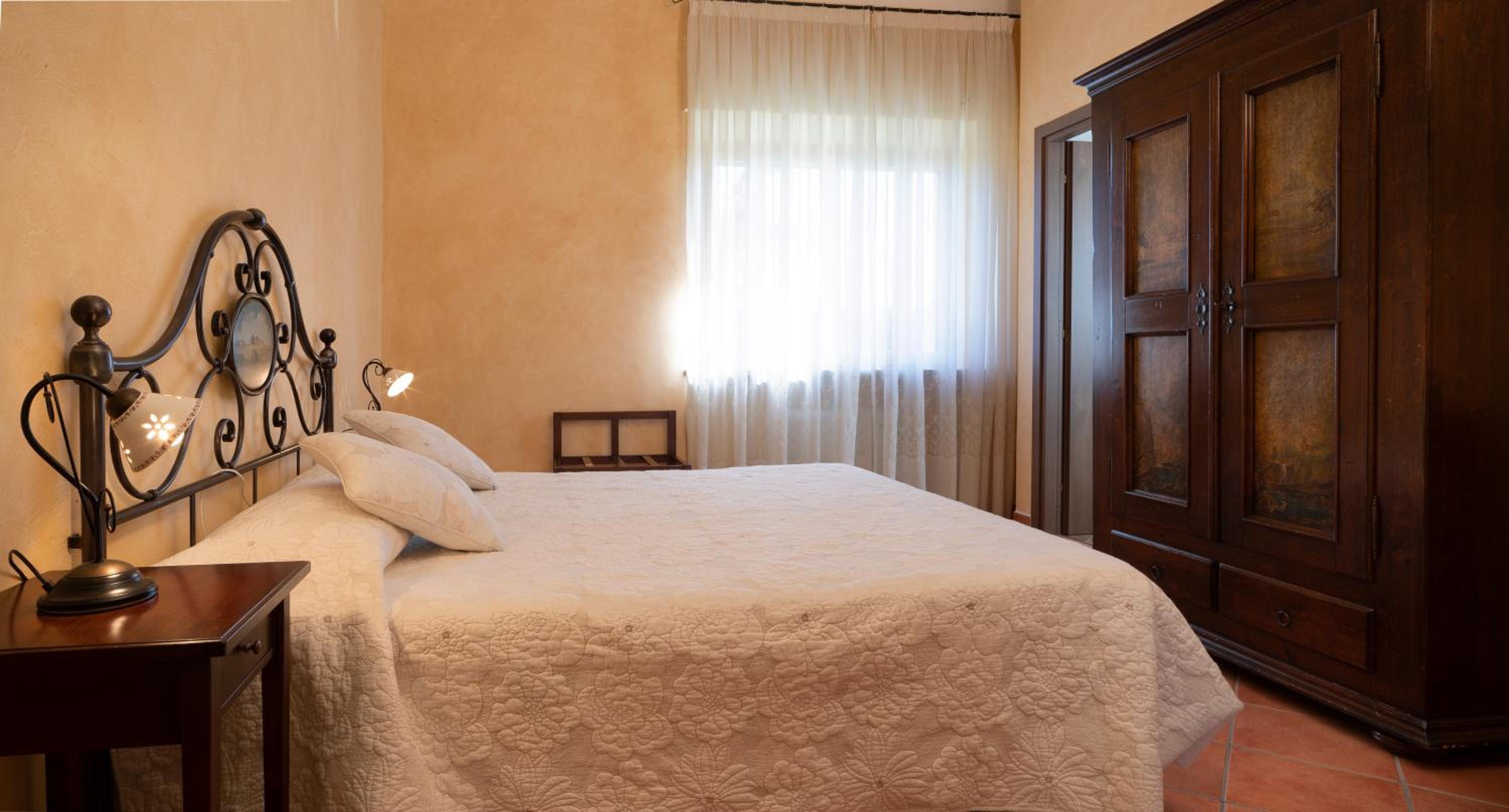 Double Room - Photo 2