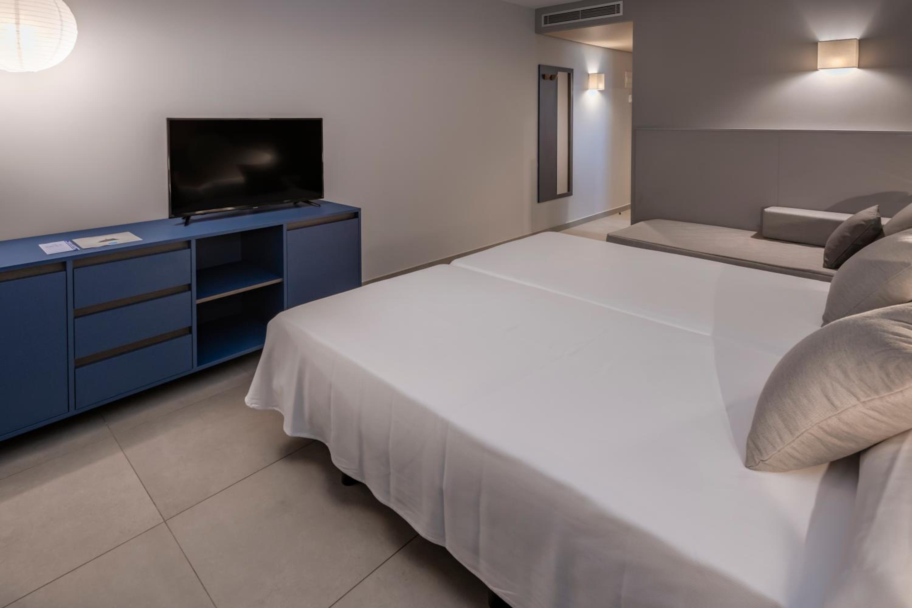 Superior Double or Twin Room with Terrace (3 Adults) - Photo 2