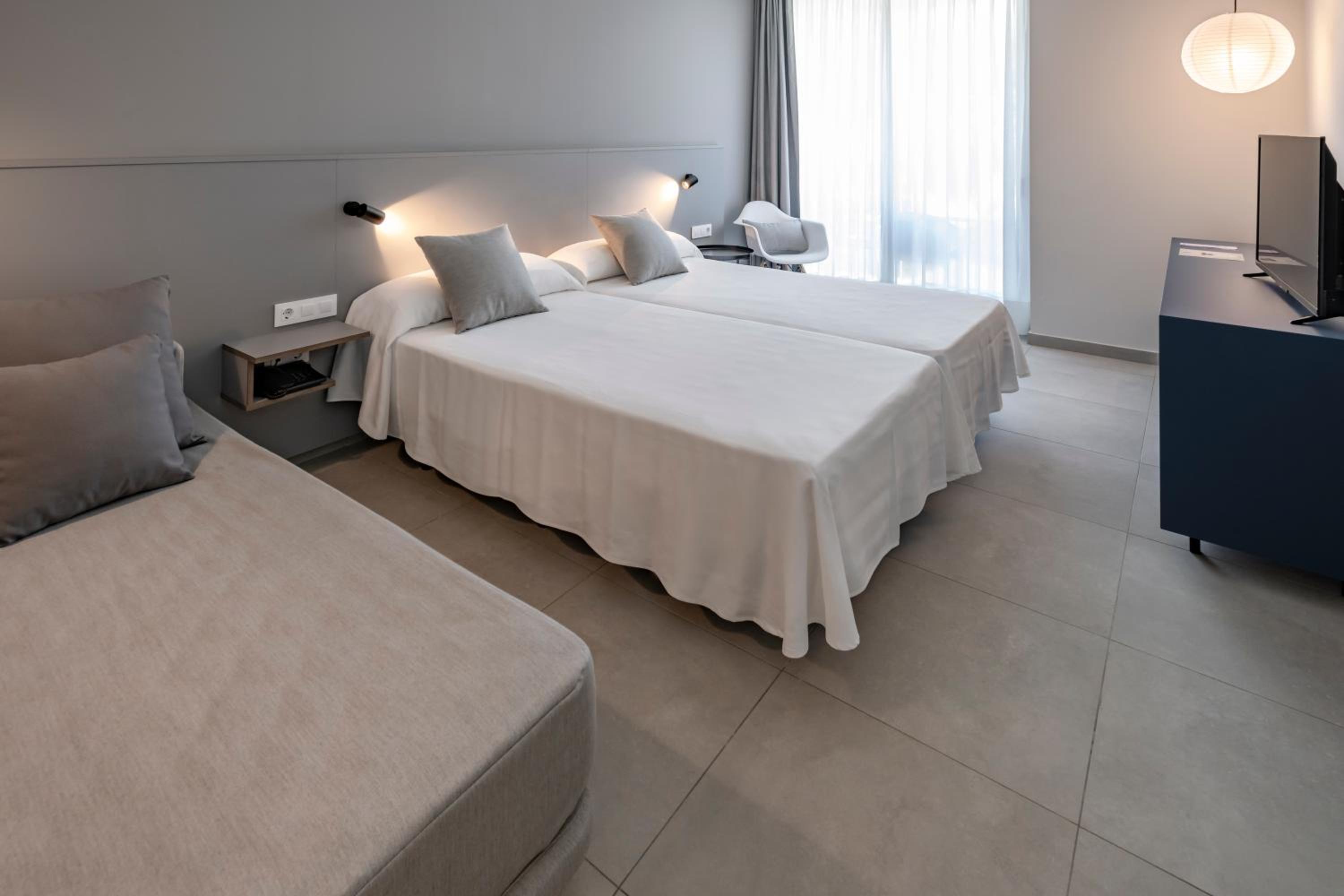 Superior Double or Twin Room with Terrace (3 Adults) - Photo 3