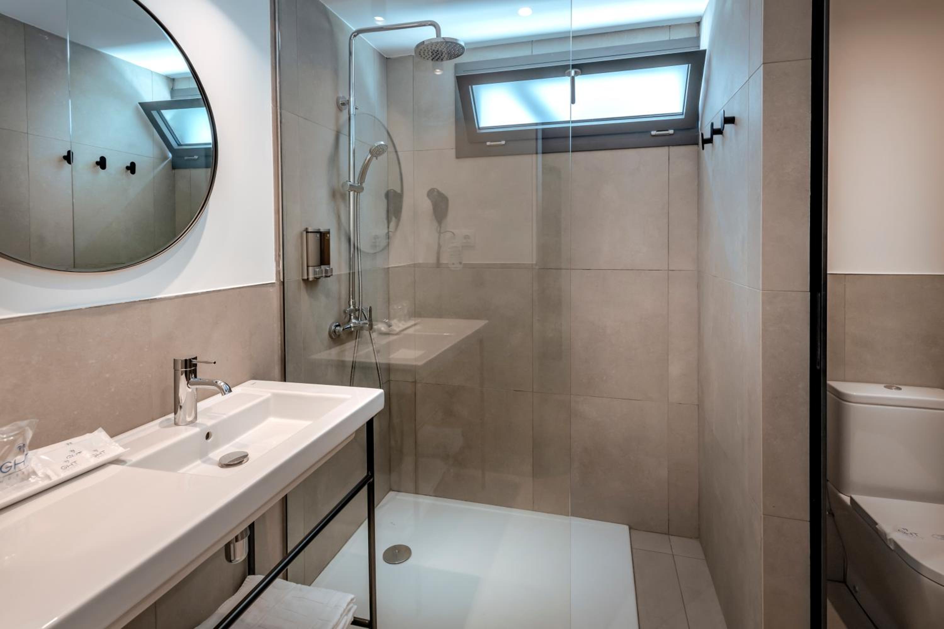 Superior Double or Twin Room with Terrace (3 Adults) - Photo 6