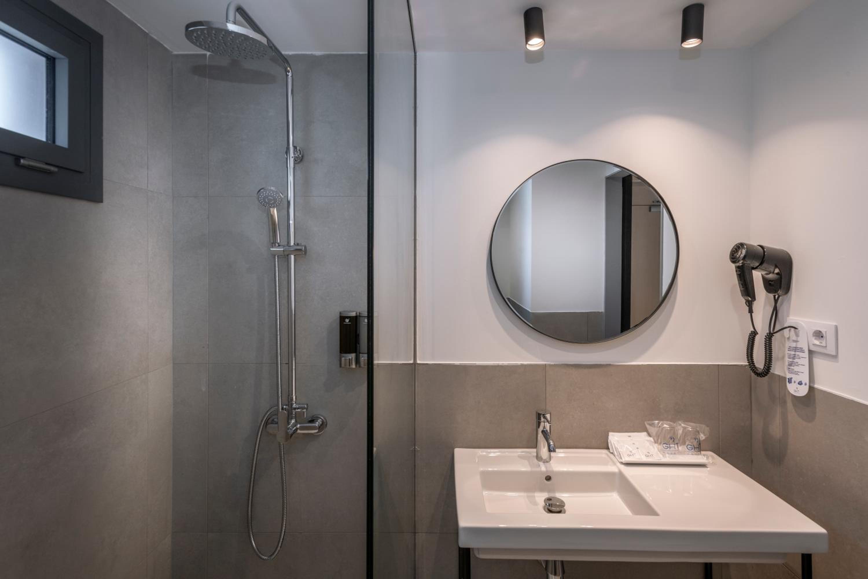 Superior Double or Twin Room with Terrace (3 Adults) - Photo 8