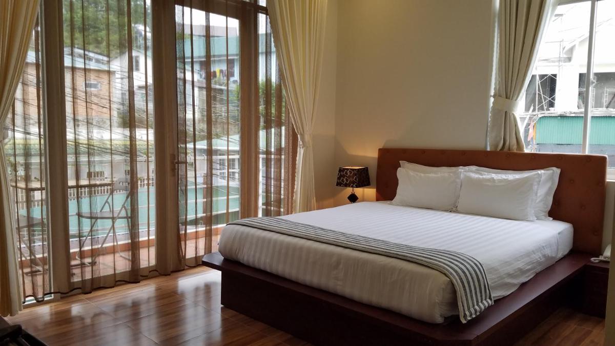 Queen Room with Balcony photo 2