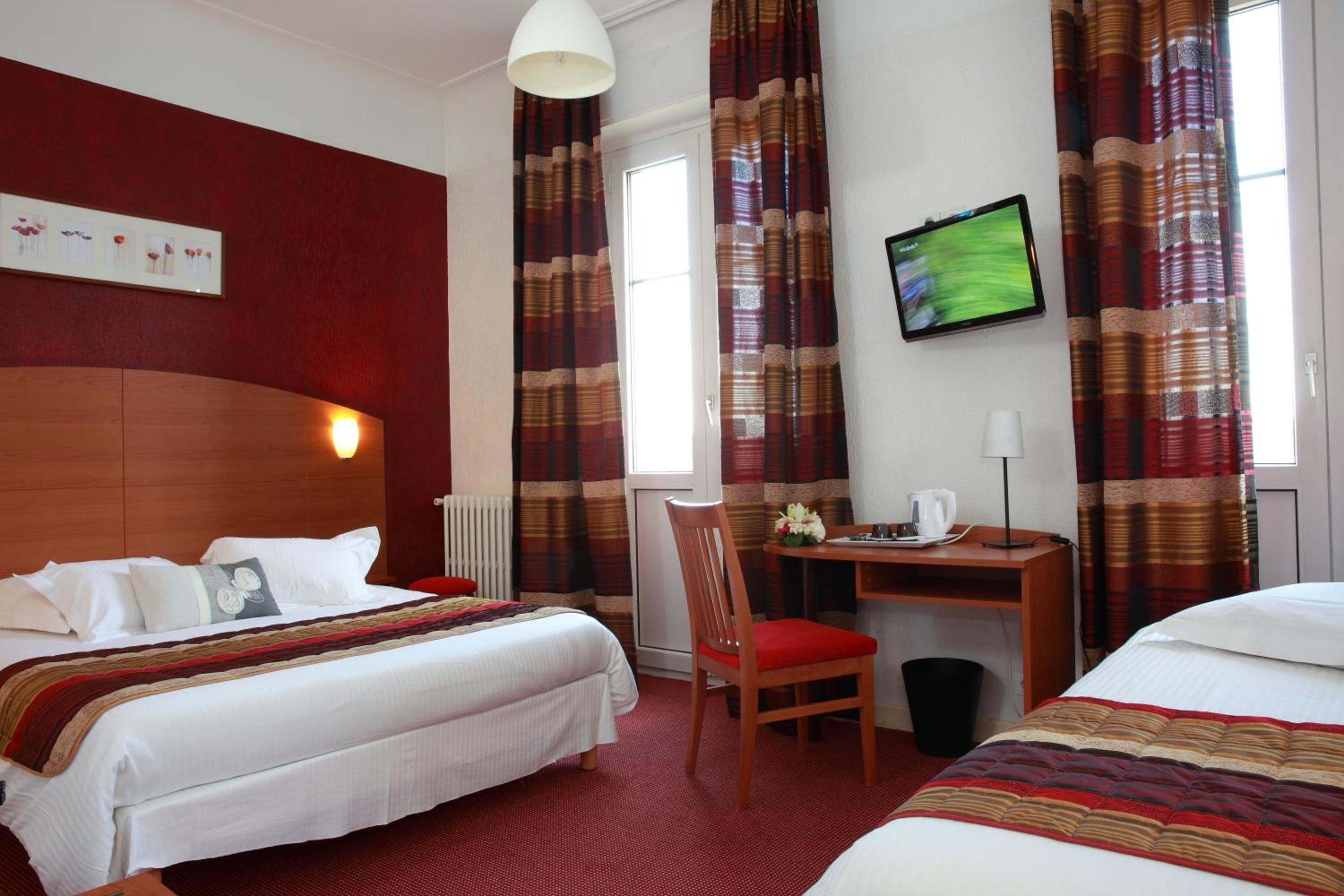 Triple Room (1 Double Bed + 1 Single Bed) photo 2