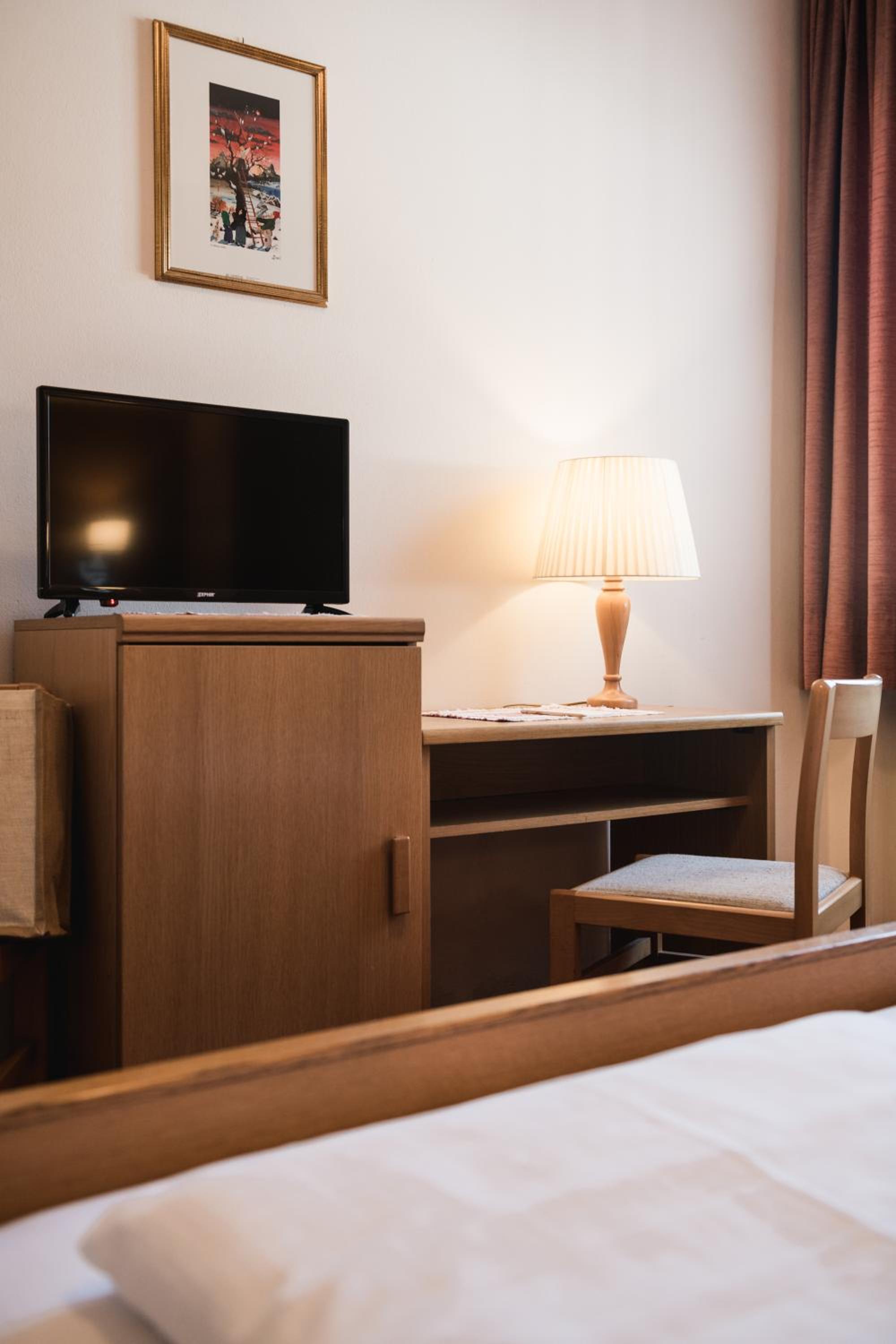Economy Double Room photo 3