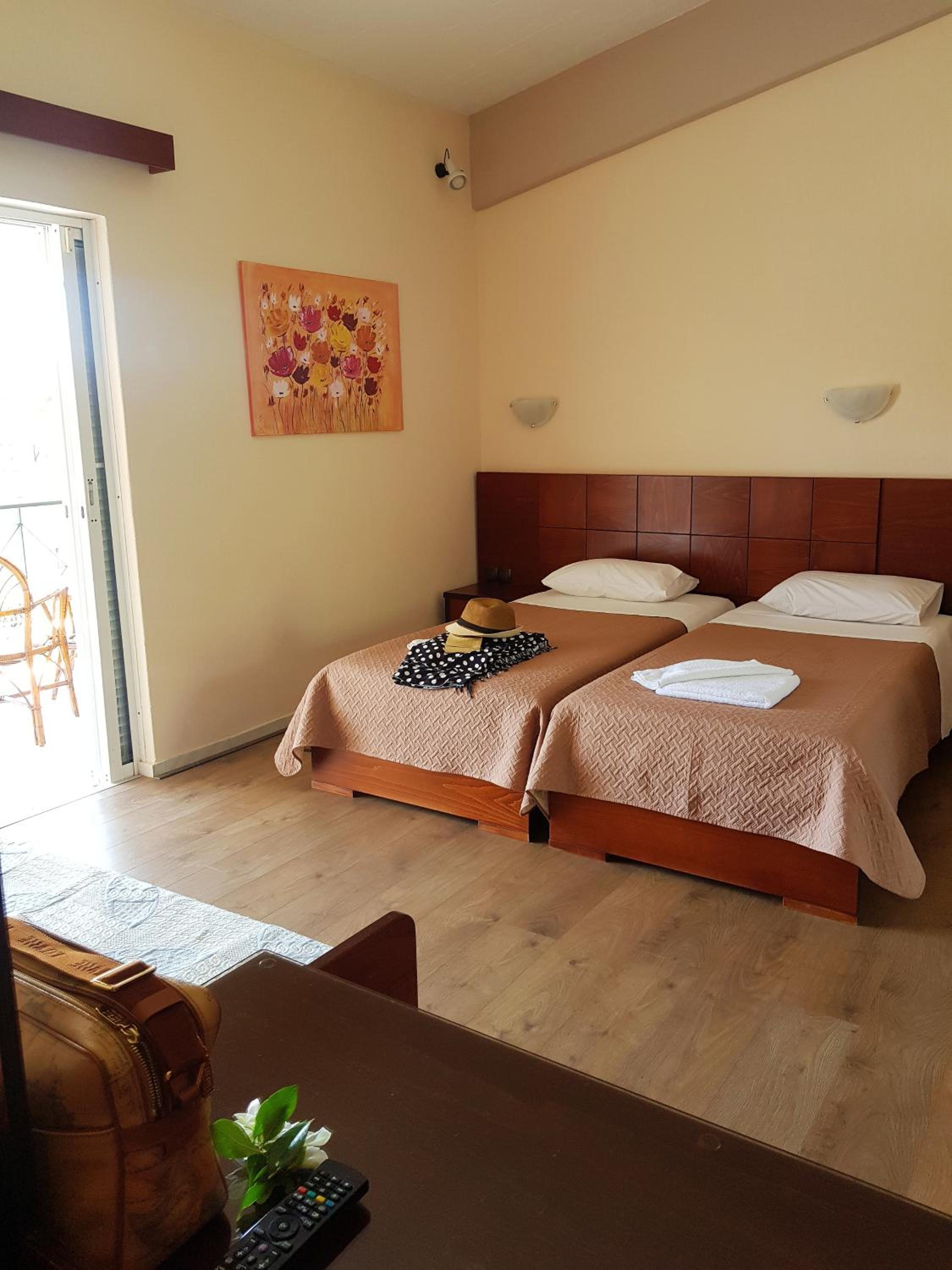 Studio (2 Adults)