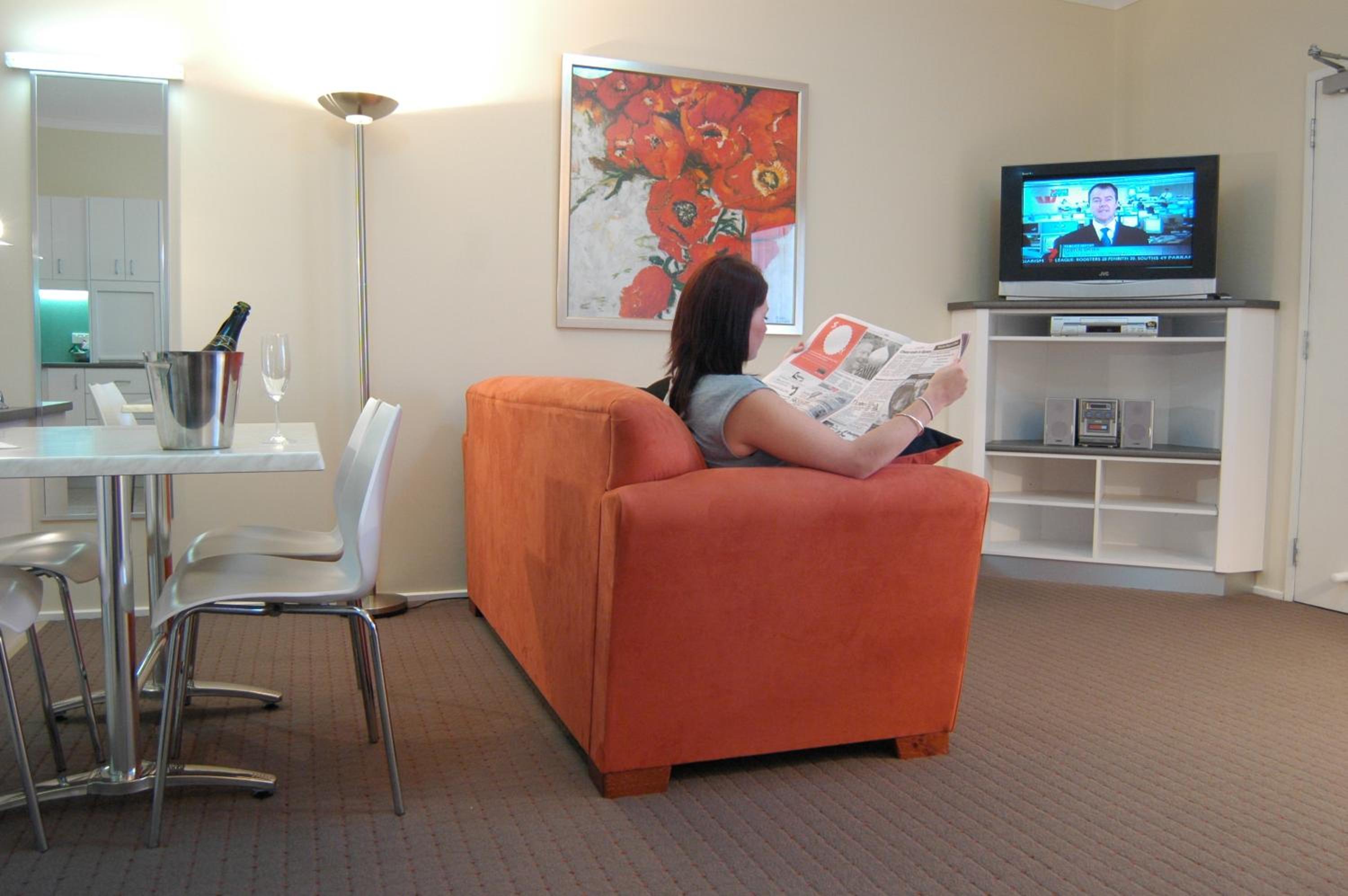 Deluxe Two-Bedroom Apartment - Photo 2