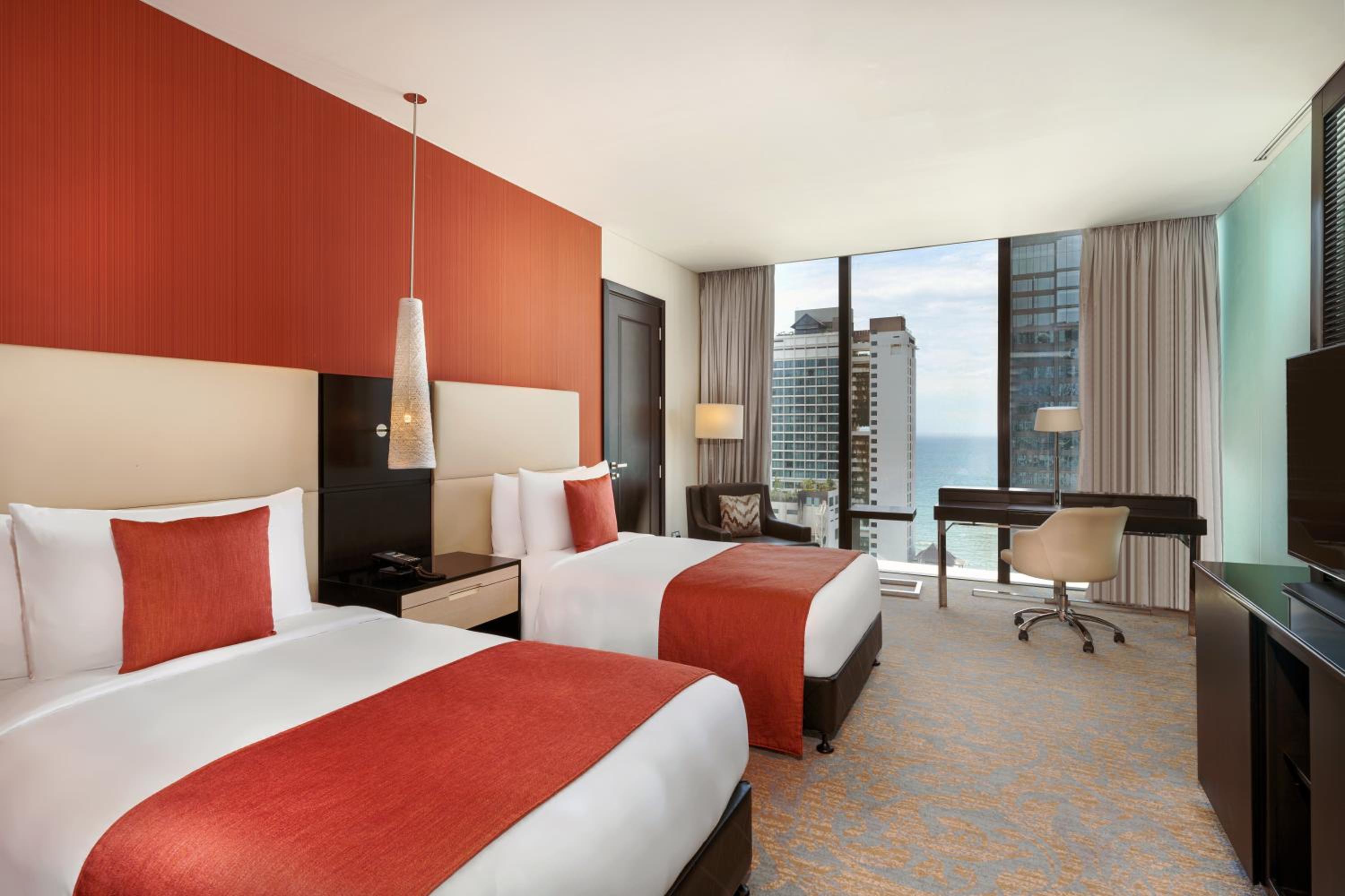 Deluxe City View Twin Bed Room